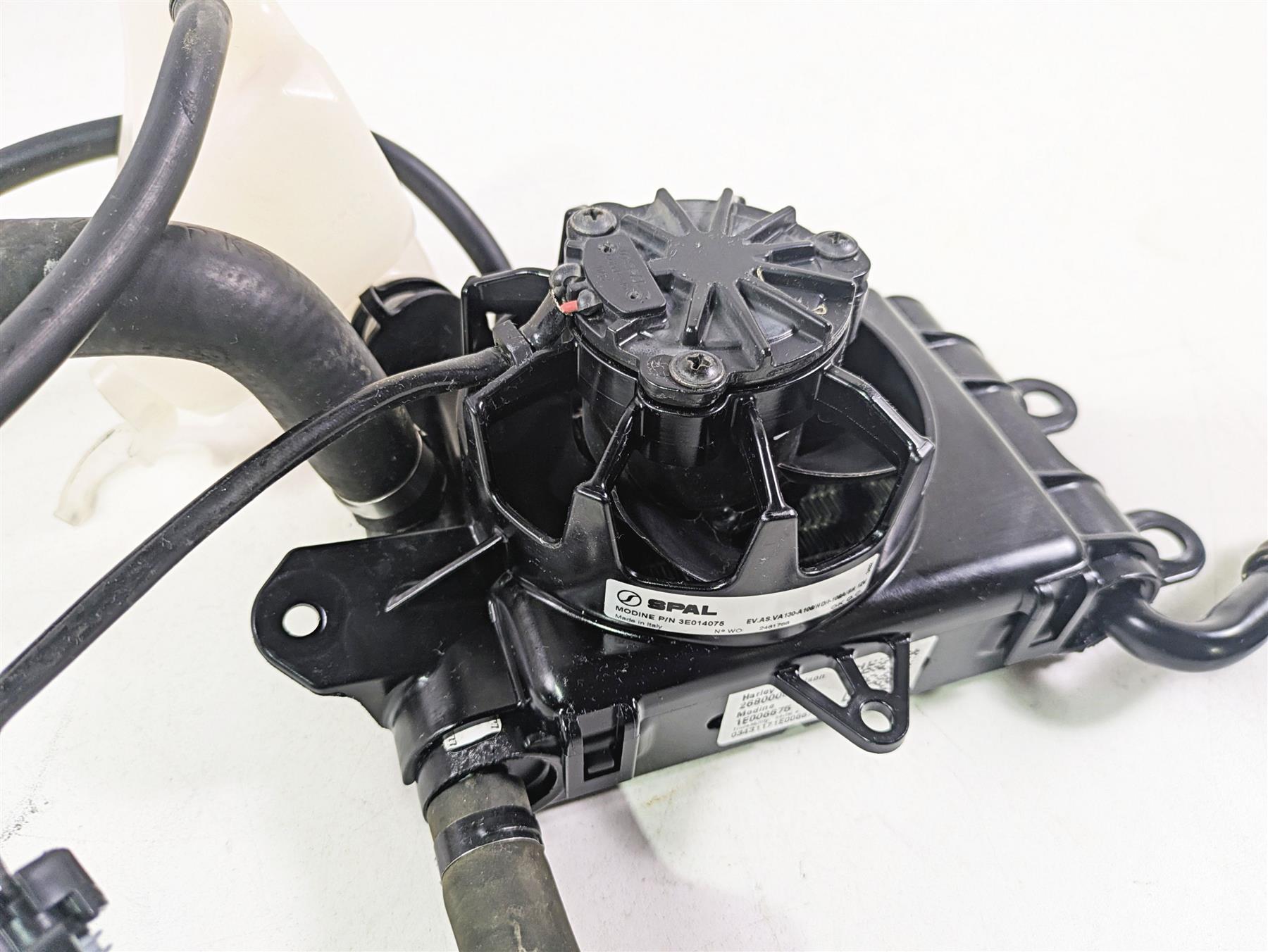 2015 Harley Touring FLHTKL Electra Glide Right Radiator Fan Reservoir 26800003F {{ shop.shopifyCountryName }} - Mototech271