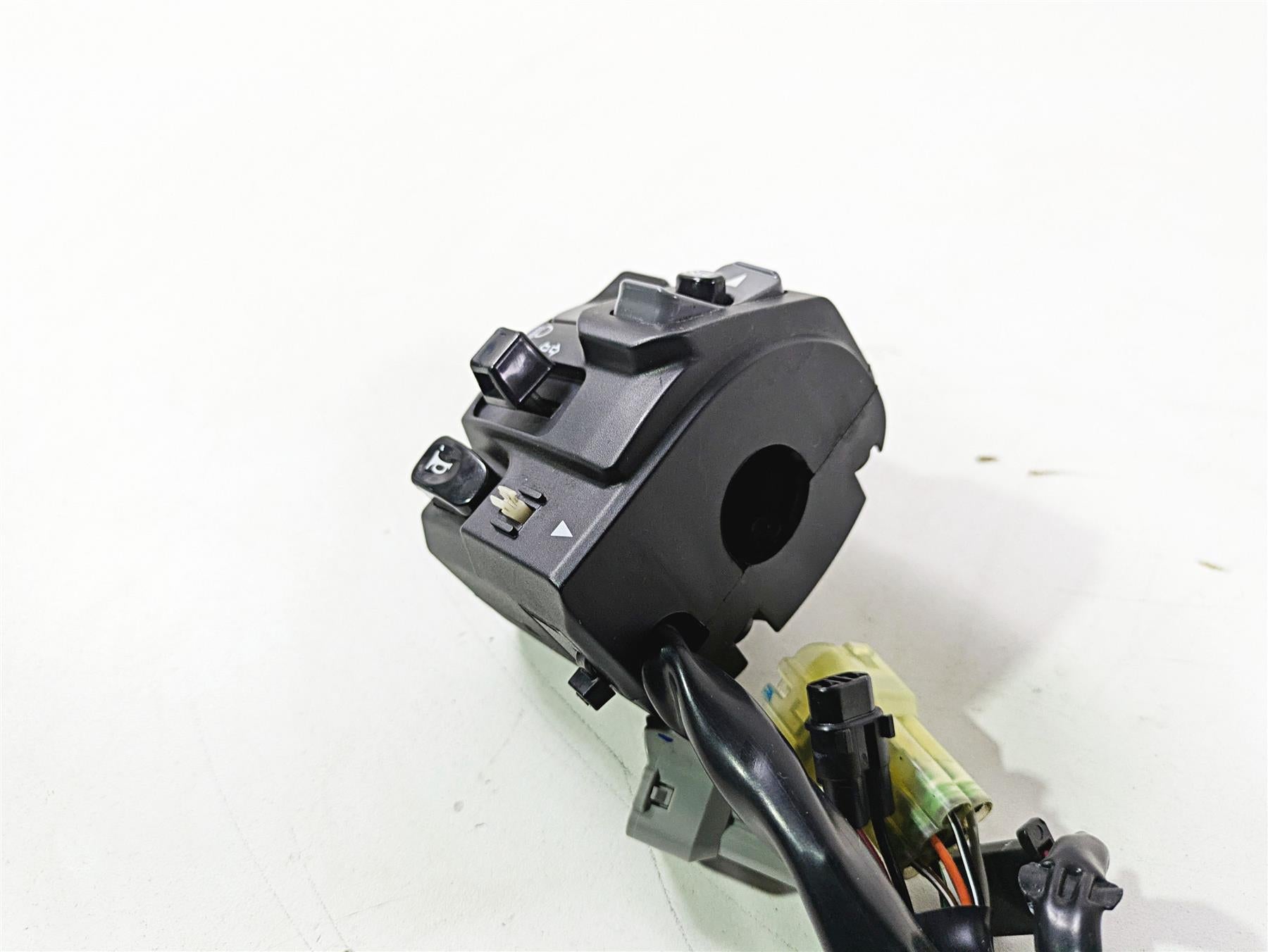2021 Kawasaki Z900 ZR900 Left Hand Control Switch - Read 46091-0492 {{ shop.shopifyCountryName }} - Mototech271
