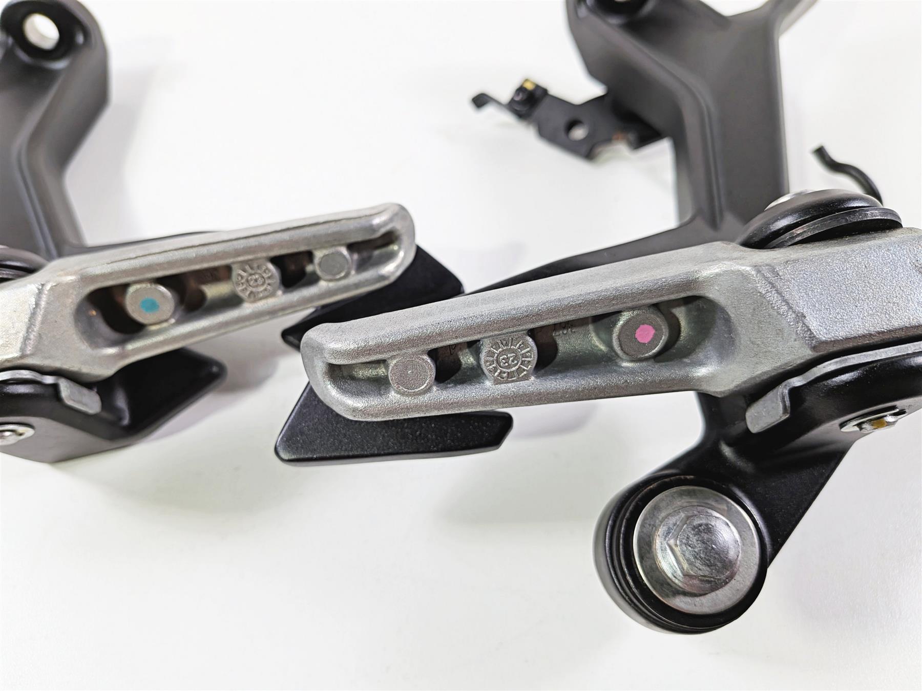 2024 Kawasaki EX500 Ninja 40th An. Rear Passenger Foot Peg 35063-1408 35063-1409 {{ shop.shopifyCountryName }} - Mototech271