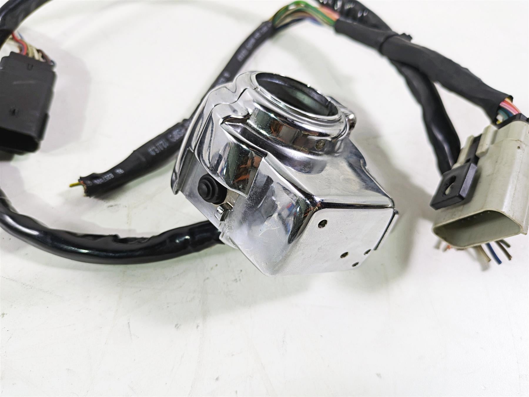 2010 Harley Touring FLHX Street Glide Left Right Chrome Control Switch 71682-06A {{ shop.shopifyCountryName }} - Mototech271