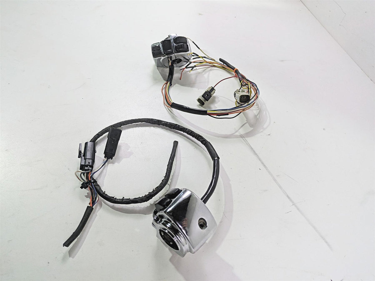 2007 Harley Touring FLHRSE CVO Road King Chrome Hand Control Switch Set 71682-06 {{ shop.shopifyCountryName }} - Mototech271