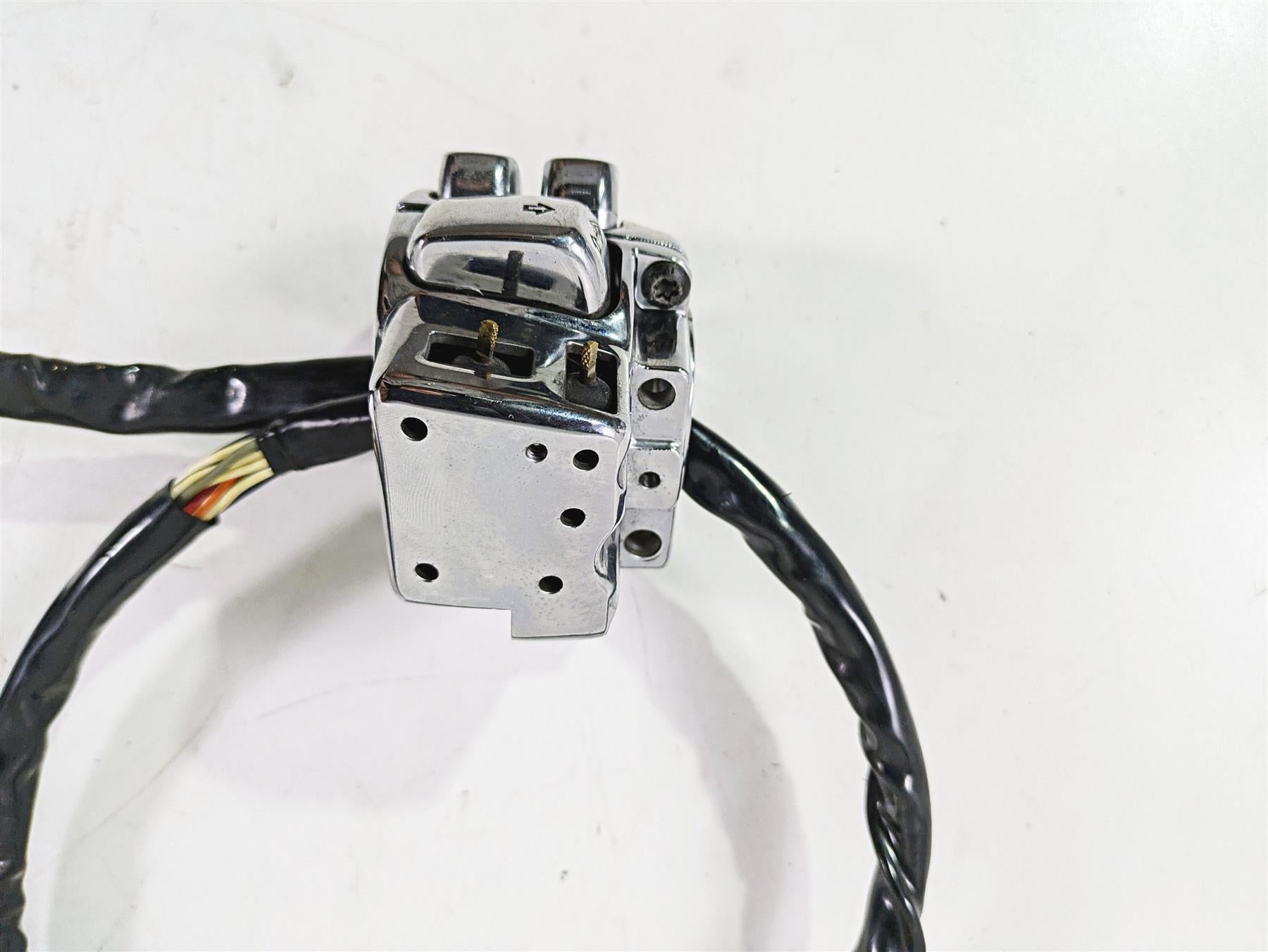 2010 Harley Touring FLHX Street Glide Left Right Chrome Control Switch 71682-06A {{ shop.shopifyCountryName }} - Mototech271