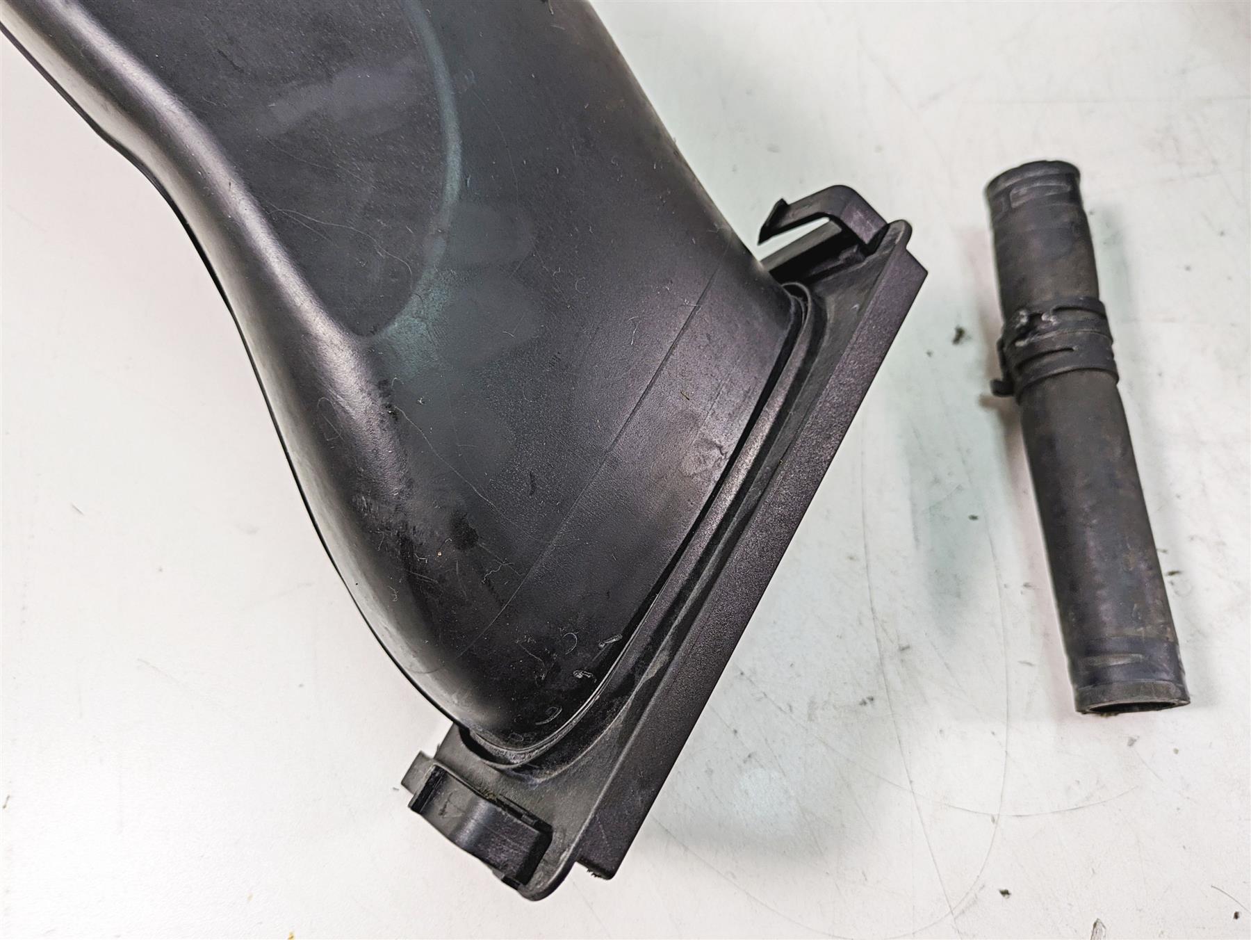2007 BMW R1200RT K26 Air Cleaner Breather Box & Tubes Set 13717677655 {{ shop.shopifyCountryName }} - Mototech271
