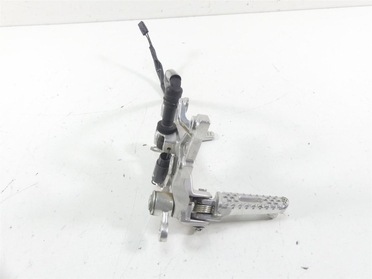 2021 Honda CBR600RR Front Right Rider Driver Footpeg + Brake Pedal 50600-MFJ-D00 {{ shop.shopifyCountryName }} - Mototech271