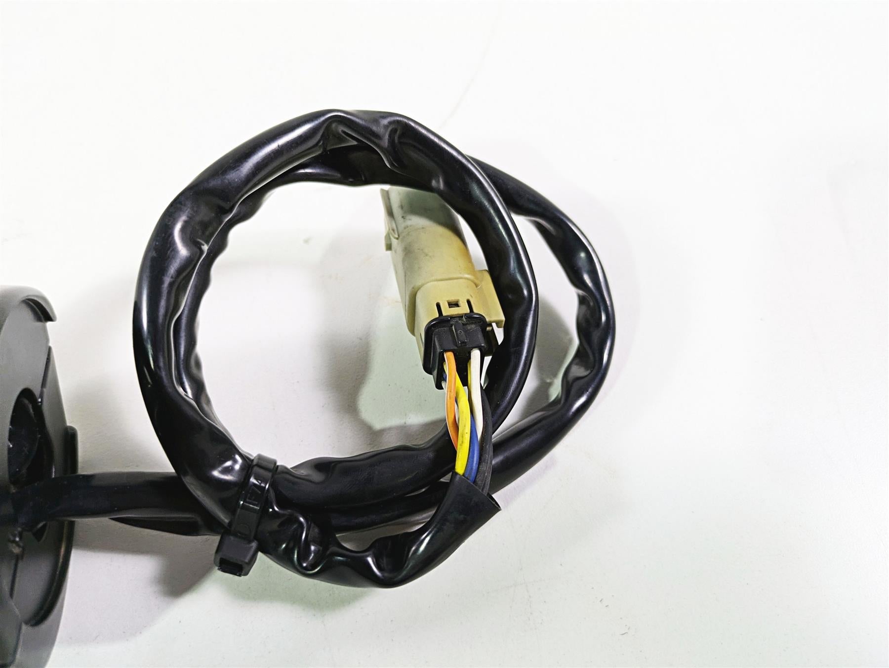 2009 Harley XR1200 Sportster Left Hand Turn Signal Control Switch 71682-06A {{ shop.shopifyCountryName }} - Mototech271