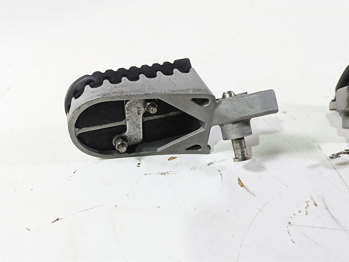 2017 BMW F800GS Adv K75 Front Footpeg Foot Peg Rest Set 77258533661 77258533662 {{ shop.shopifyCountryName }} - Mototech271
