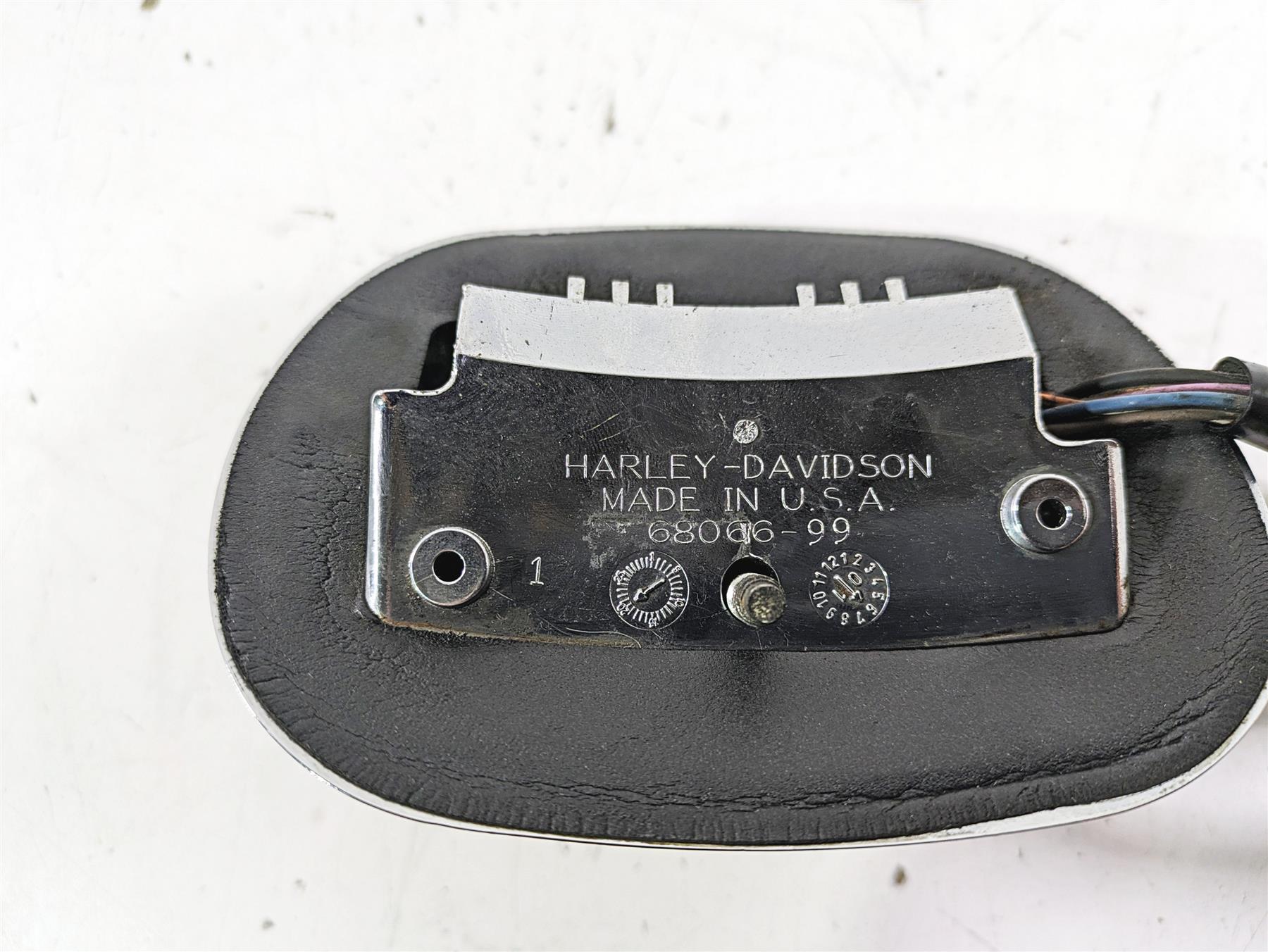 2002 Harley FLSTC Softail Heritage Complete Taillight With Wiring 68140-04 {{ shop.shopifyCountryName }} - Mototech271