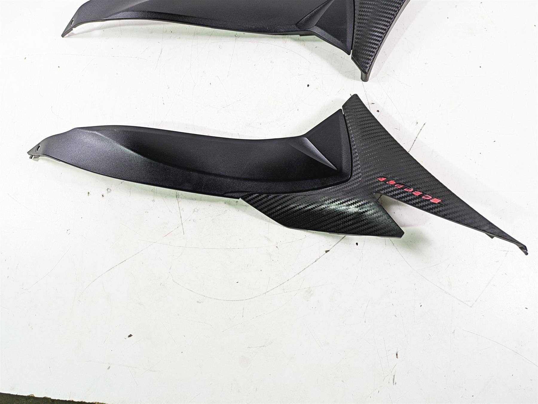 2016 Suzuki GSXR1000 Under Seat Leg Fairing Cover Cowl Set 47421-47H00 {{ shop.shopifyCountryName }} - Mototech271