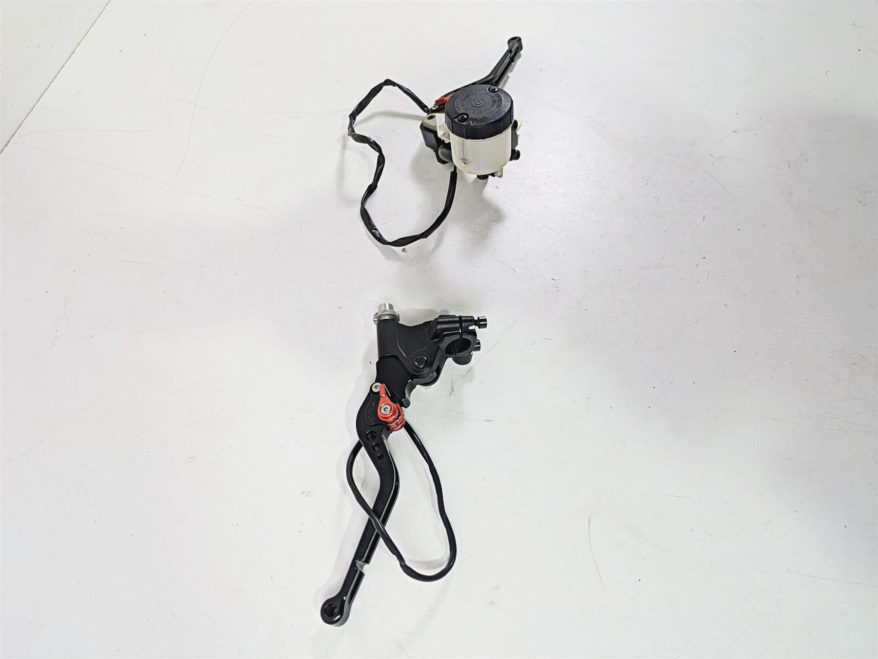 2013 Ducati Hypermotard 821 SP Front Radial Brake Master Cylinder Set 62440822A {{ shop.shopifyCountryName }} - Mototech271
