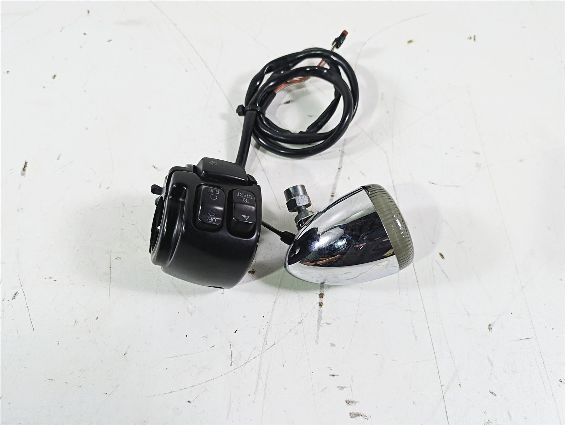 2015 Harley FXDL Dyna Low Rider Right Hand Control Switch 72944-12 {{ shop.shopifyCountryName }} - Mototech271