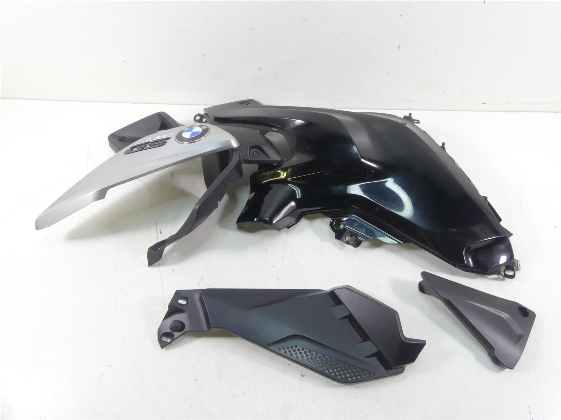 2017 BMW R1200GS GSW K50 Left Tank Side Fairing Cover Cowl Set 46638533659 {{ shop.shopifyCountryName }} - Mototech271