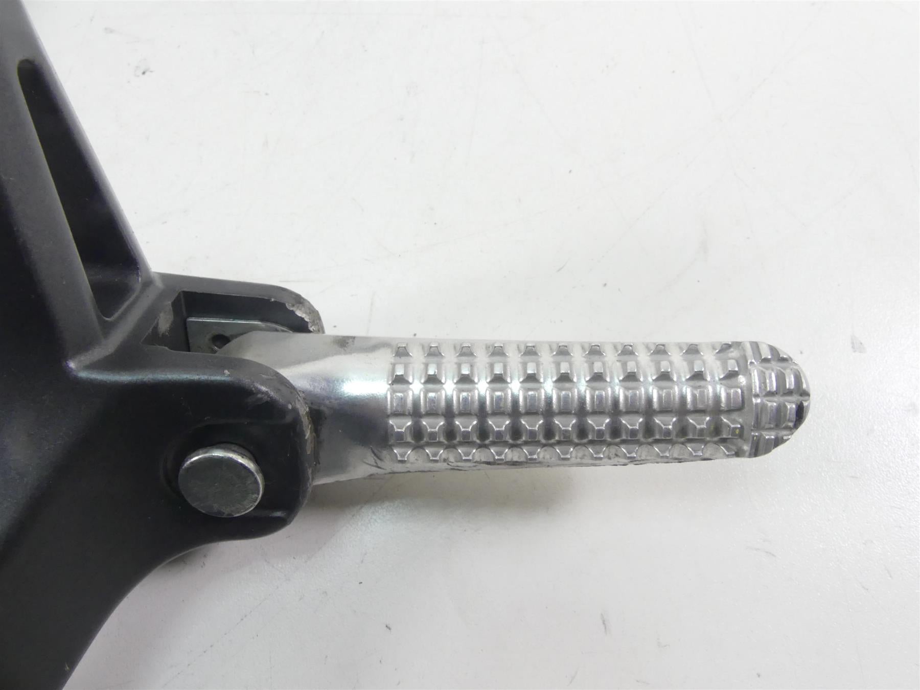 2022 Yamaha MT09 FZ09 Rear Passenger Footpeg Set - Read B7N-2741L-00-00 {{ shop.shopifyCountryName }} - Mototech271