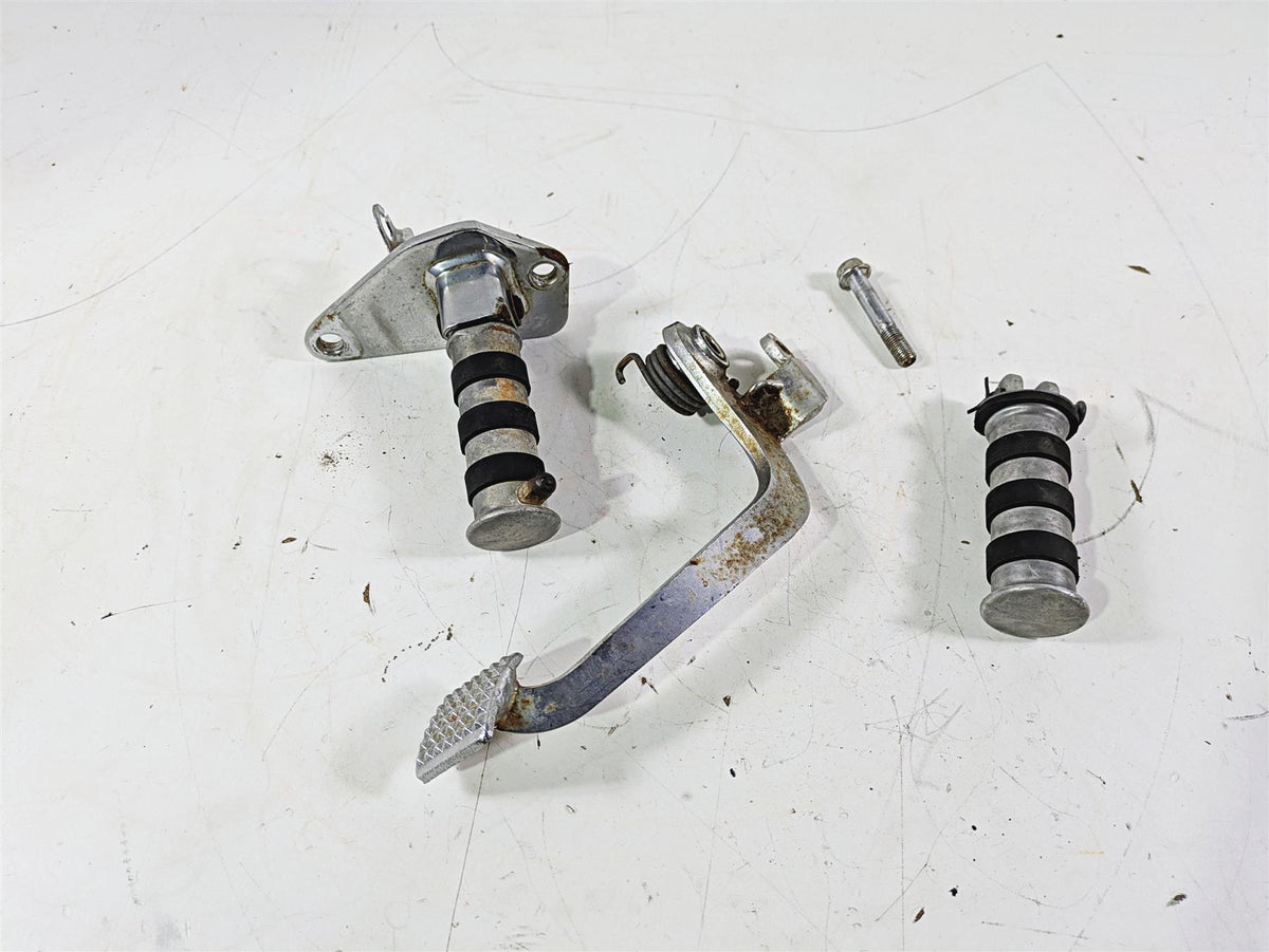2002 Honda VT1100 Shadow Sabre Right Foot Pegs & Brake Pedal Set 50615-MCK-A00 {{ shop.shopifyCountryName }} - Mototech271