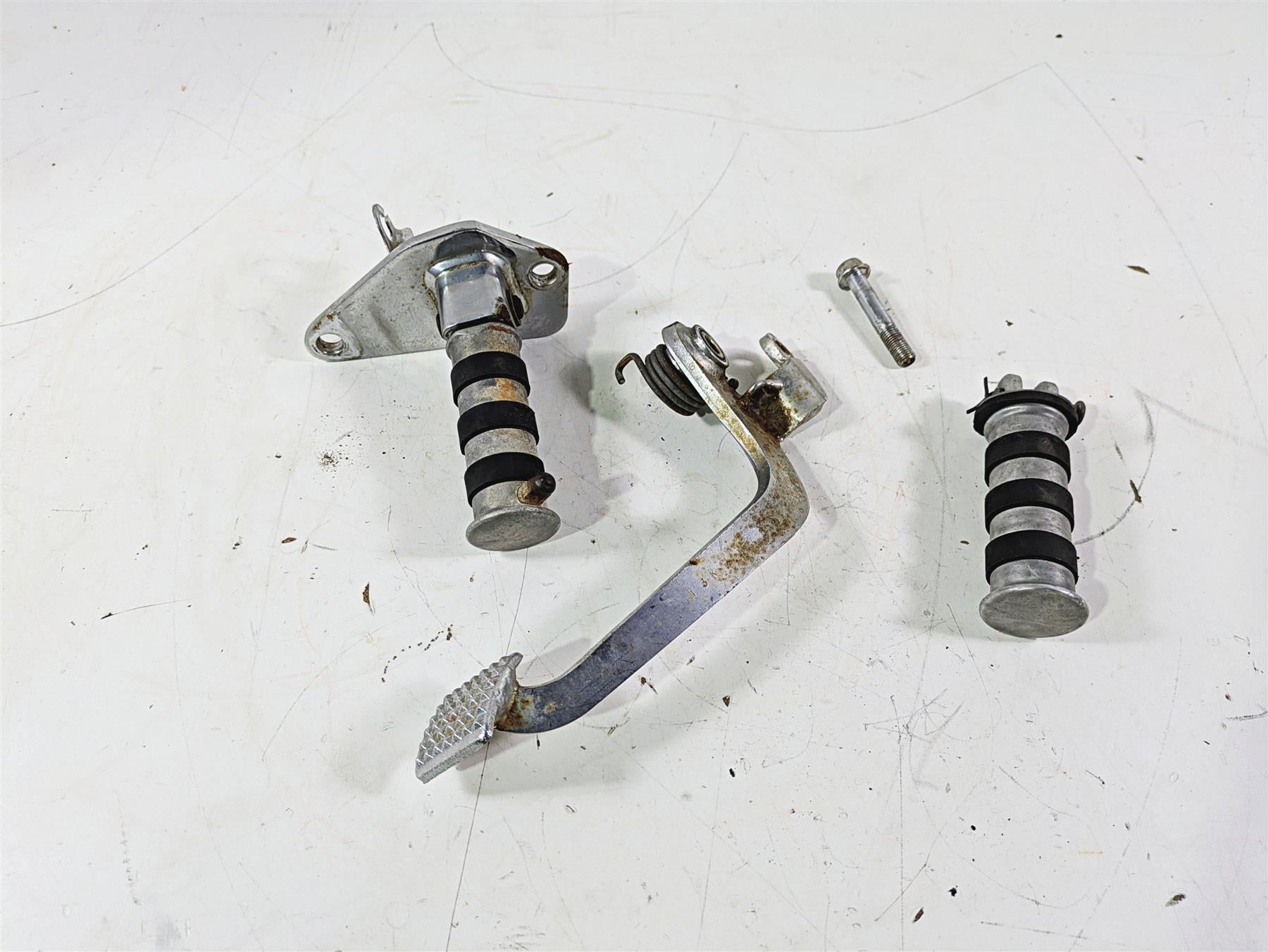 2002 Honda VT1100 Shadow Sabre Right Foot Pegs & Brake Pedal Set 50615-MCK-A00 {{ shop.shopifyCountryName }} - Mototech271