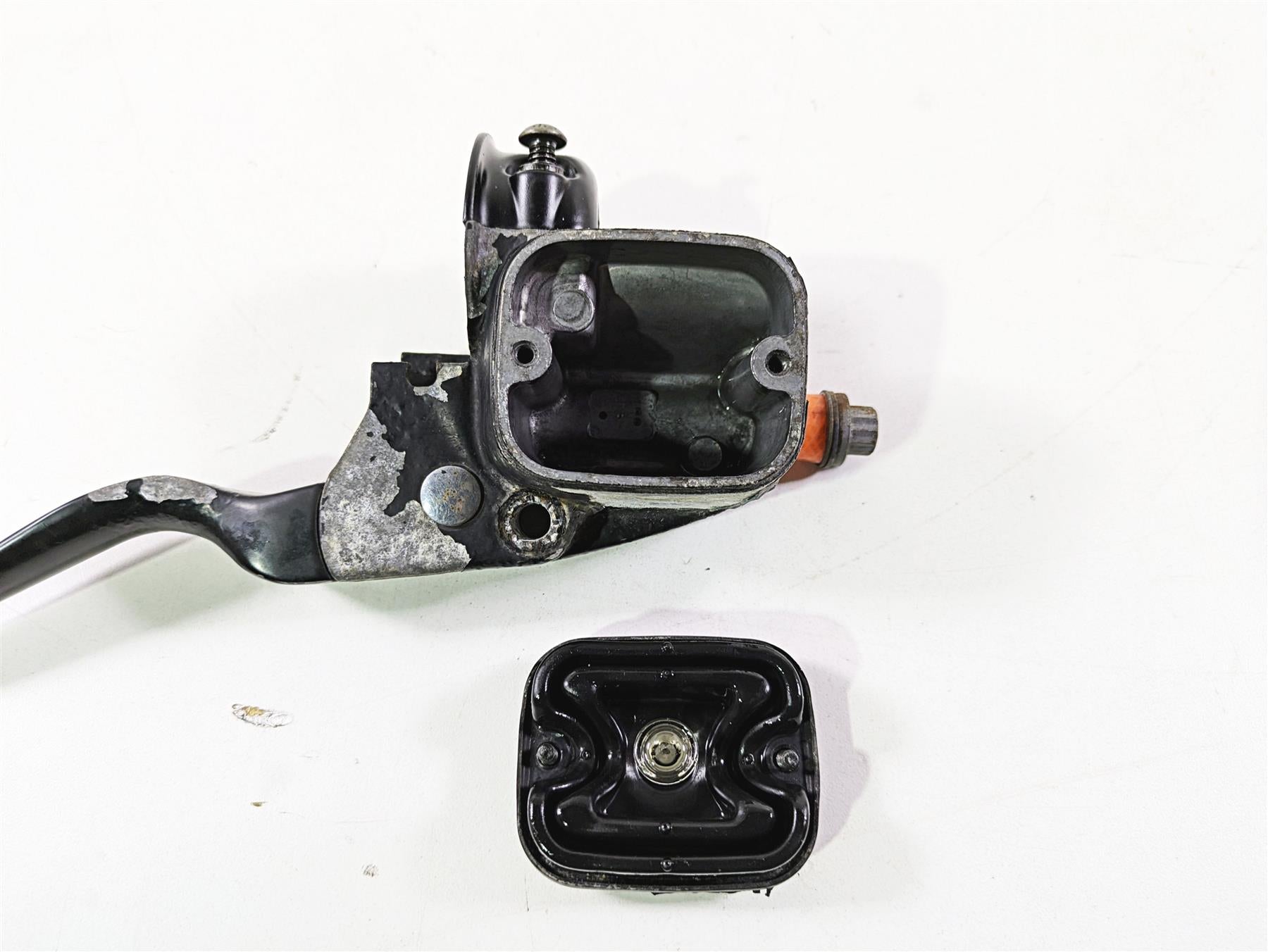 2008 Harley FLSTSB Cross Bones Front Master Cylinder 9/16" Bore 45019-08C {{ shop.shopifyCountryName }} - Mototech271
