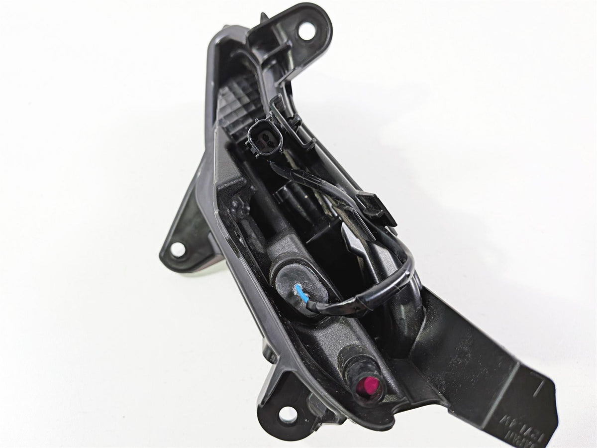 2025 Yamaha YZF R7 Nice Left Pilot Headlight Running Lamp BEB-84301-00-00 {{ shop.shopifyCountryName }} - Mototech271