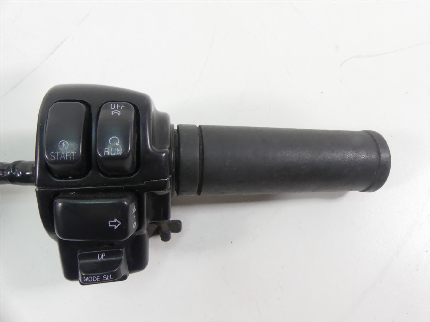 2003 Harley Touring FLHTCI Electra Glide Right Mode Control Switch 71589-96B {{ shop.shopifyCountryName }} - Mototech271