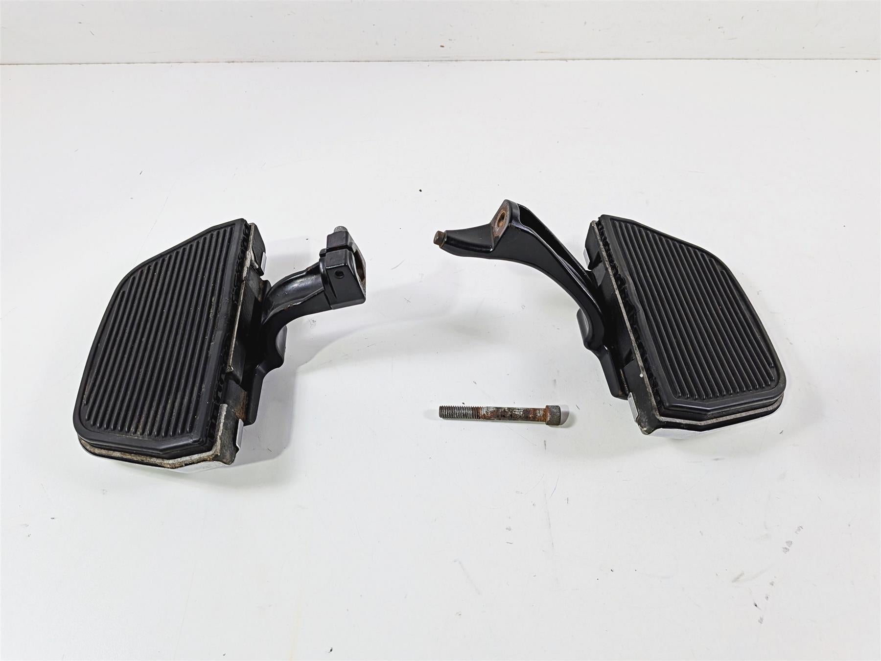2012 Harley Softail FLSTF Fat Boy Passenger Footpeg Foot Peg READ 50943-05A {{ shop.shopifyCountryName }} - Mototech271