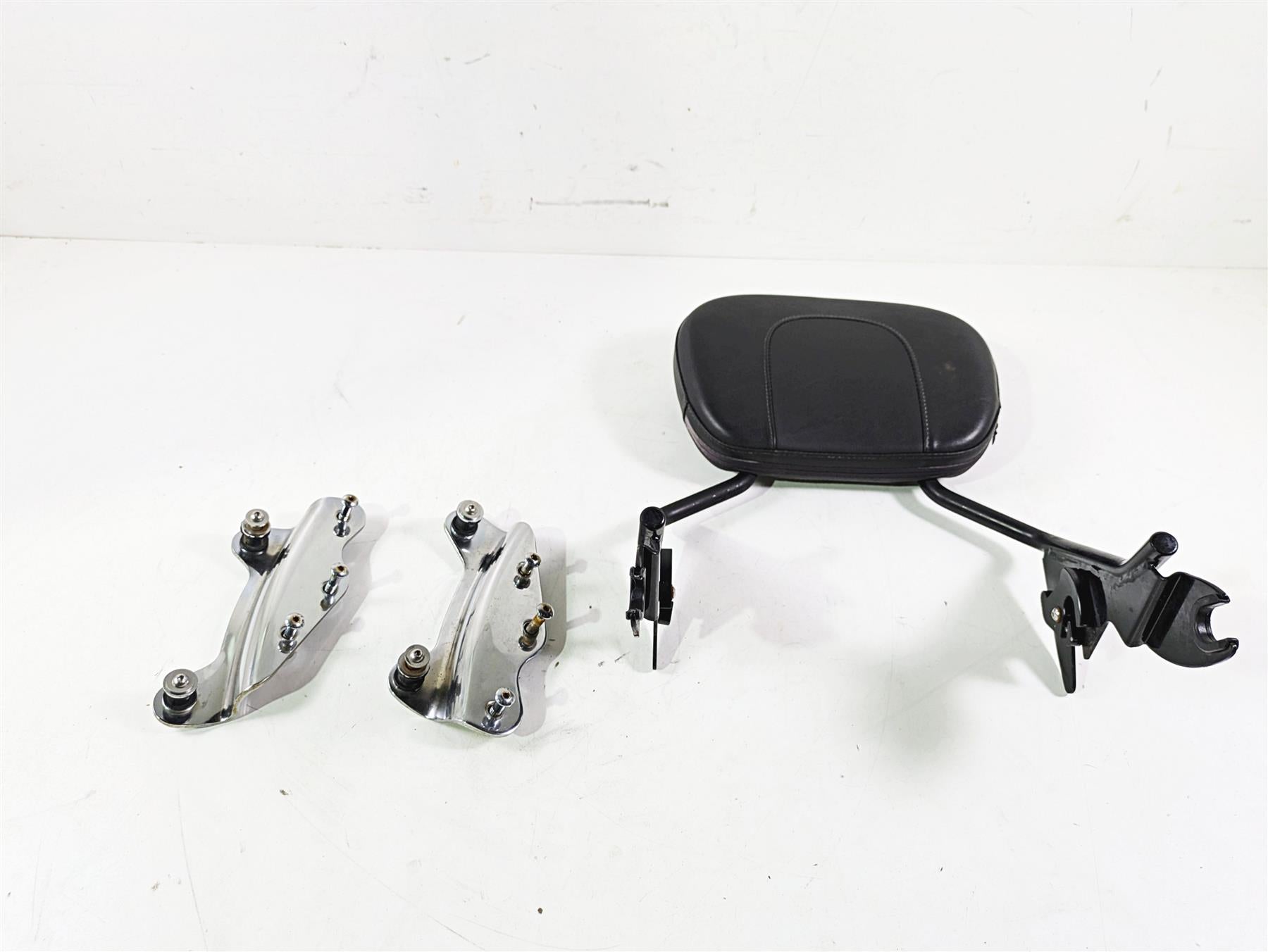 2011 Harley Touring FLHTCUSE CVO E-Glide Passenger Backrest & Mounts 52627-09 {{ shop.shopifyCountryName }} - Mototech271