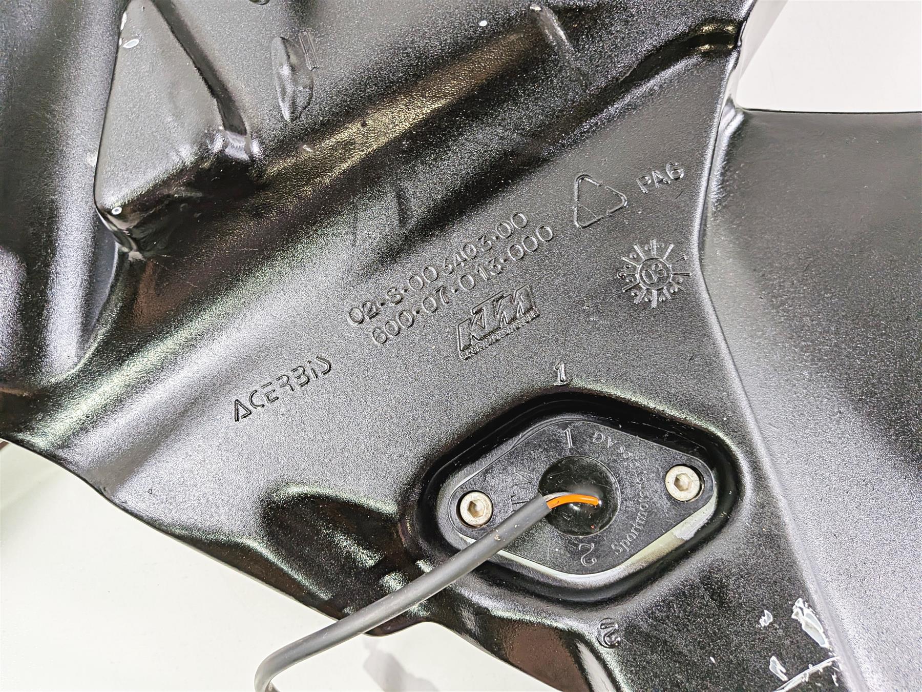 2005 KTM 950 LC8 Adventure Left Side Plastic Fuel Gas Tank 60007013044 {{ shop.shopifyCountryName }} - Mototech271
