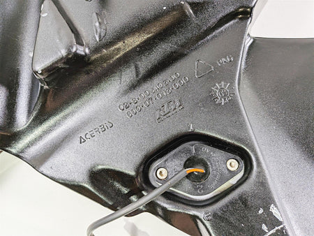 2005 KTM 950 LC8 Adventure Left Side Plastic Fuel Gas Tank 60007013044 {{ shop.shopifyCountryName }} - Mototech271