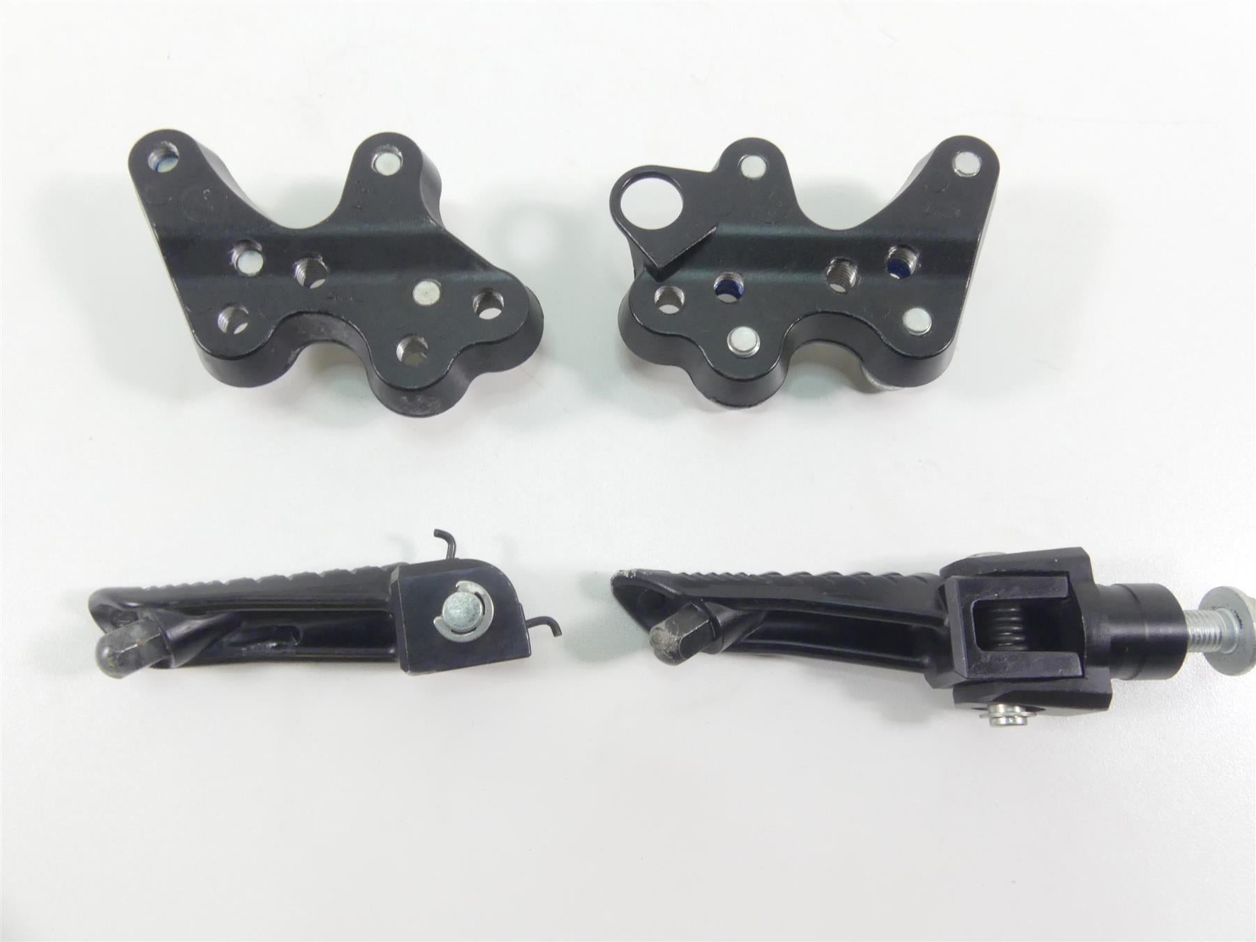 2022 Suzuki GSXR750 Front Rider Driver Footpeg Foot Peg Set 43511-14J10 {{ shop.shopifyCountryName }} - Mototech271