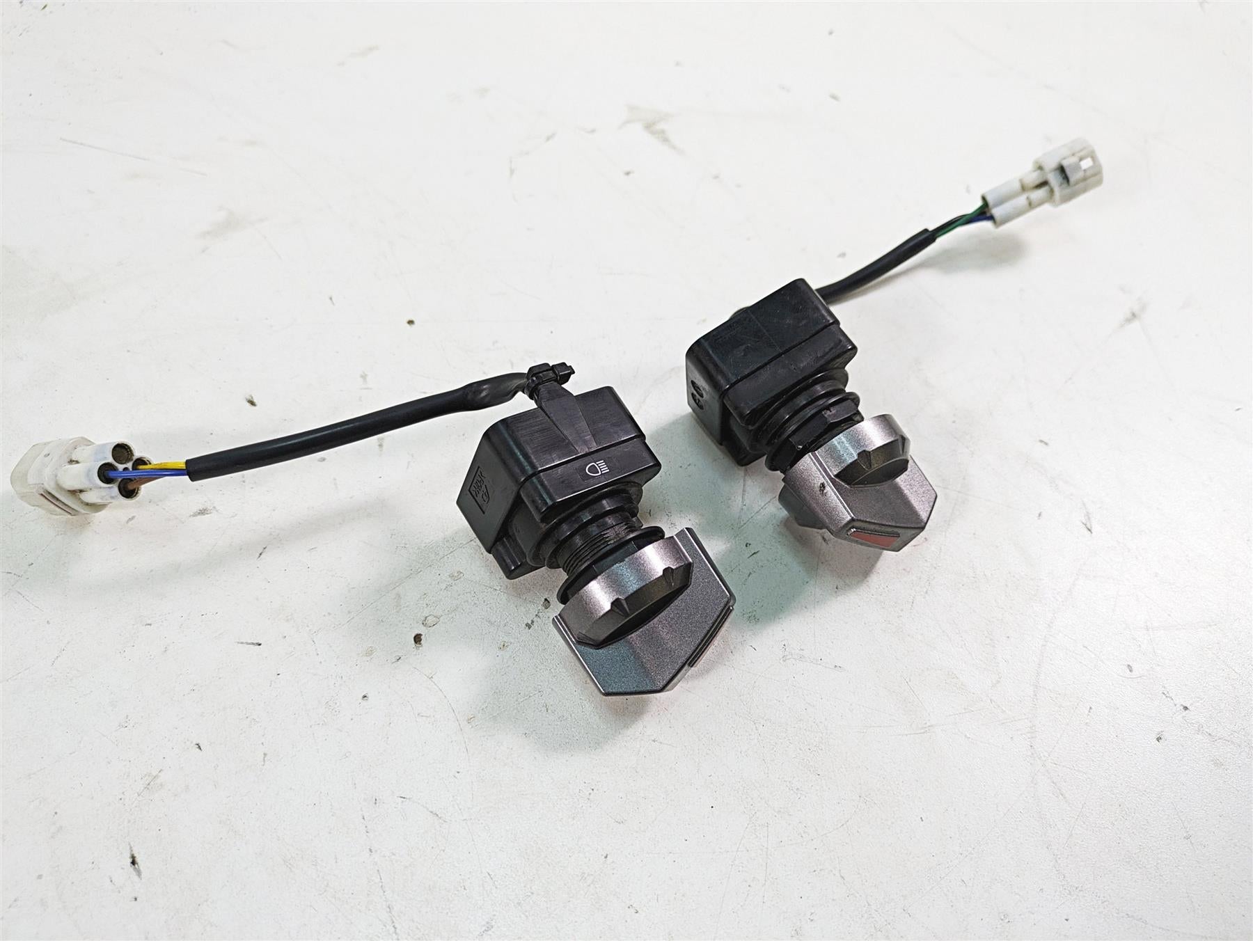2019 Yamaha YXZ1000 R EPS SS SE Light Awd 4wd Switch Set 2HC-82526-00-00 {{ shop.shopifyCountryName }} - Mototech271