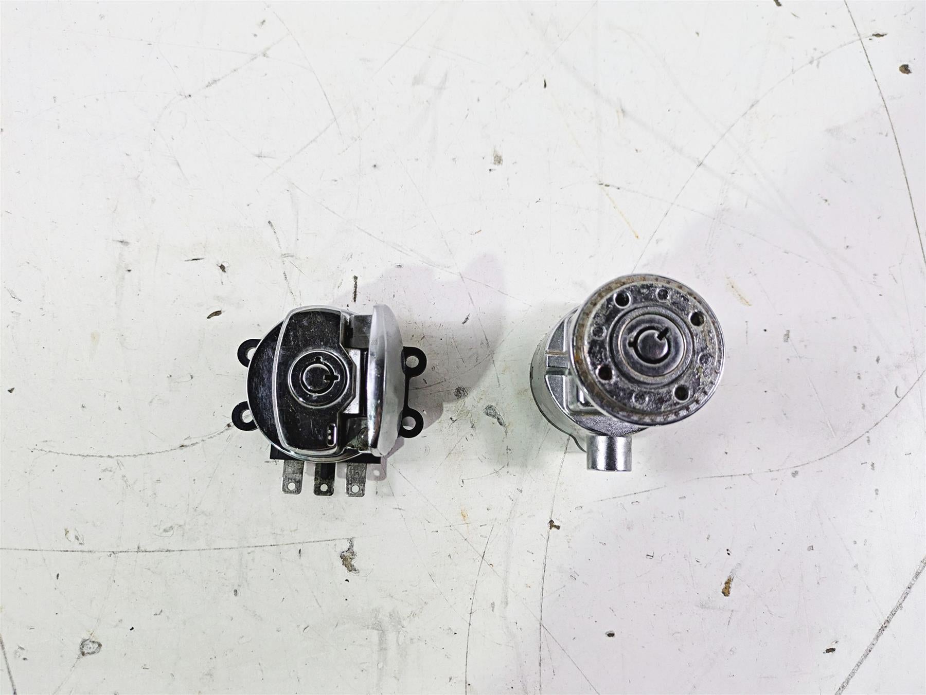2007 Harley FXDWG Dyna Wide Glide Ignition Switch + Steering Lock -Vin 71430-06A {{ shop.shopifyCountryName }} - Mototech271
