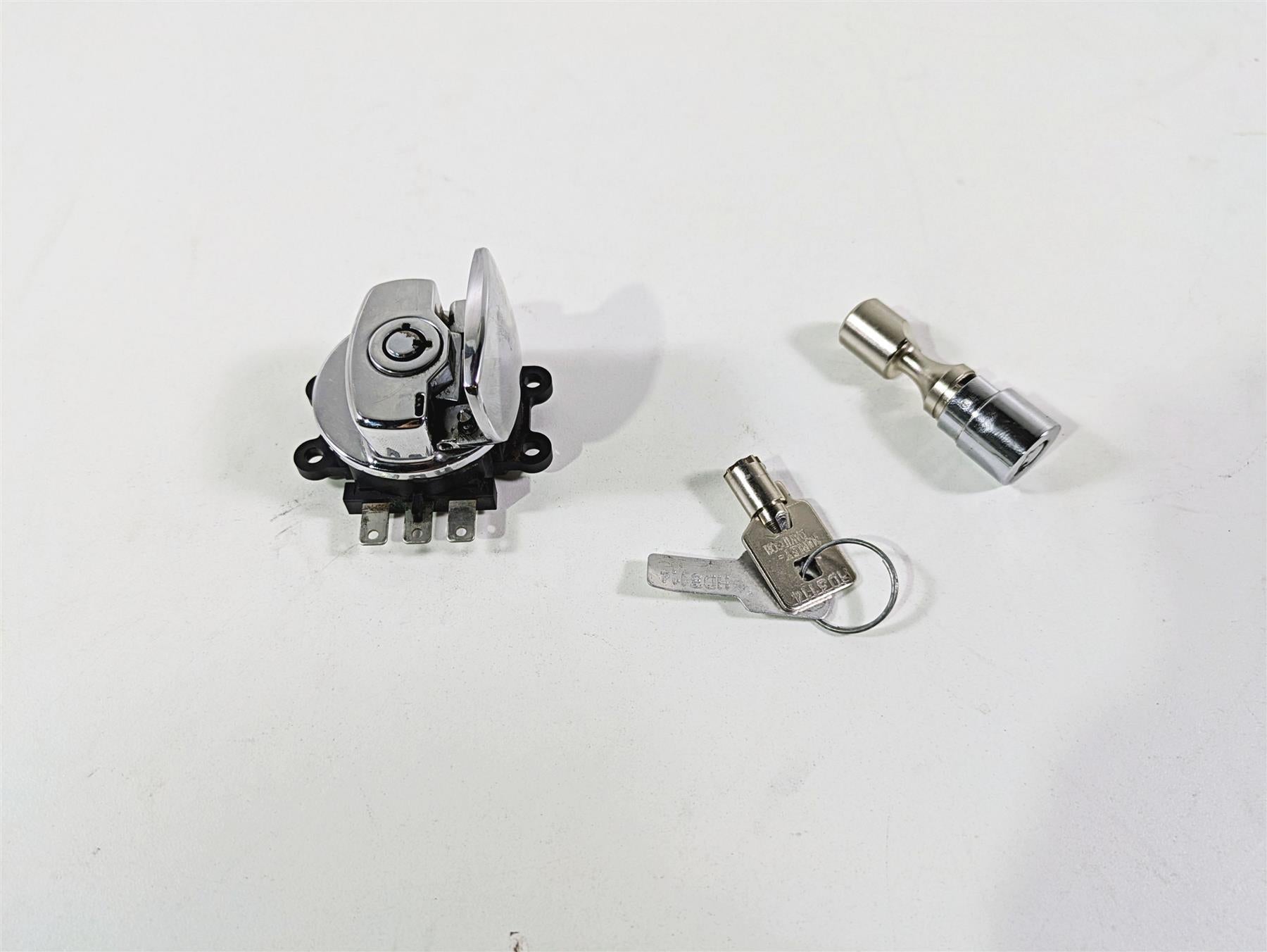 2009 Harley FLSTSB Cross Bones Ignition Switch Key Fork Lock Set 71450-04 {{ shop.shopifyCountryName }} - Mototech271