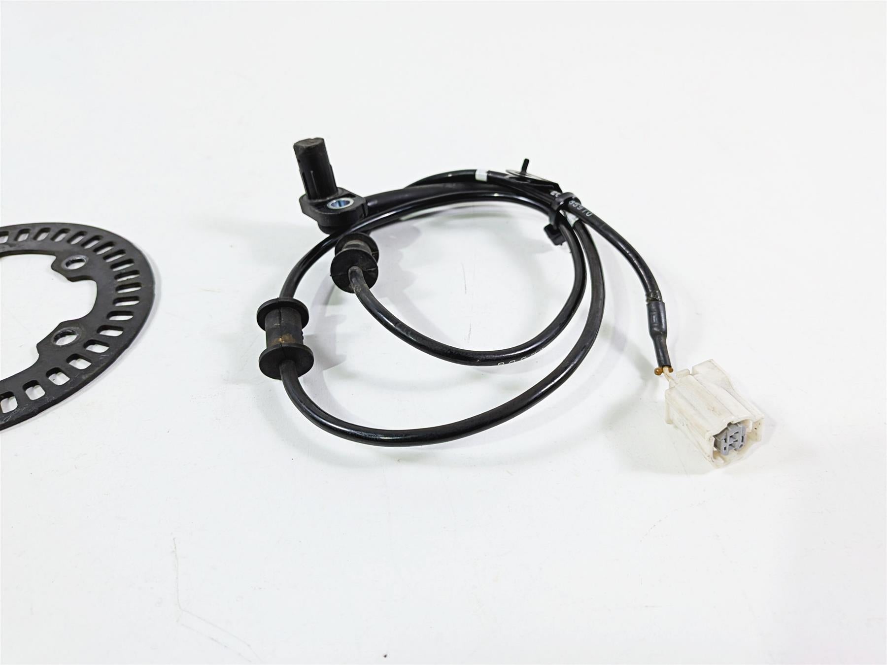 2016 Yamaha YZF R1 RN32 Front Abs Brake Wheel Speed Sensor 2CR-85970-00-00 {{ shop.shopifyCountryName }} - Mototech271