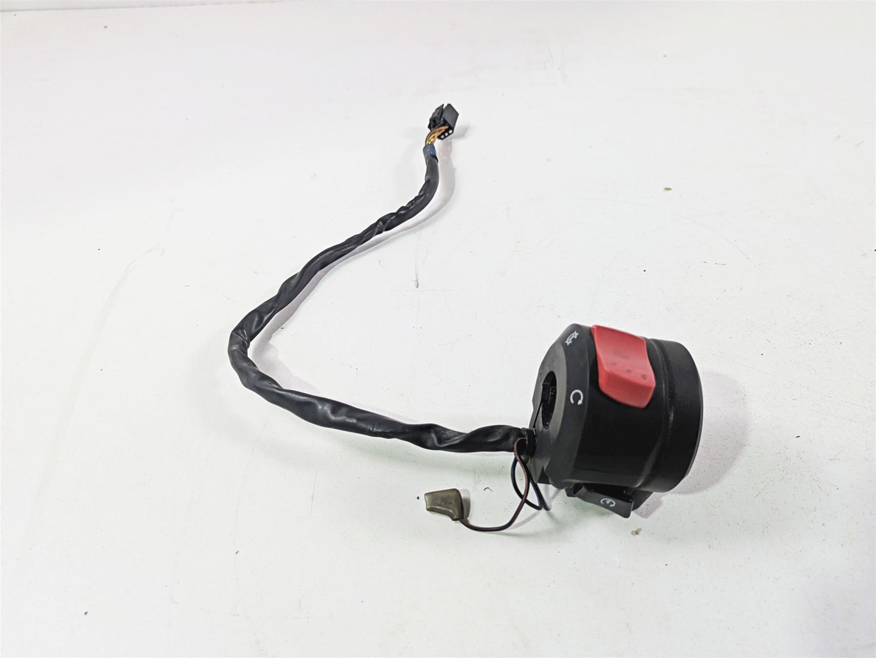 2006 Suzuki GSXR1000 K6 Right Hand Start Stop Control Switch 37200-41G80 {{ shop.shopifyCountryName }} - Mototech271
