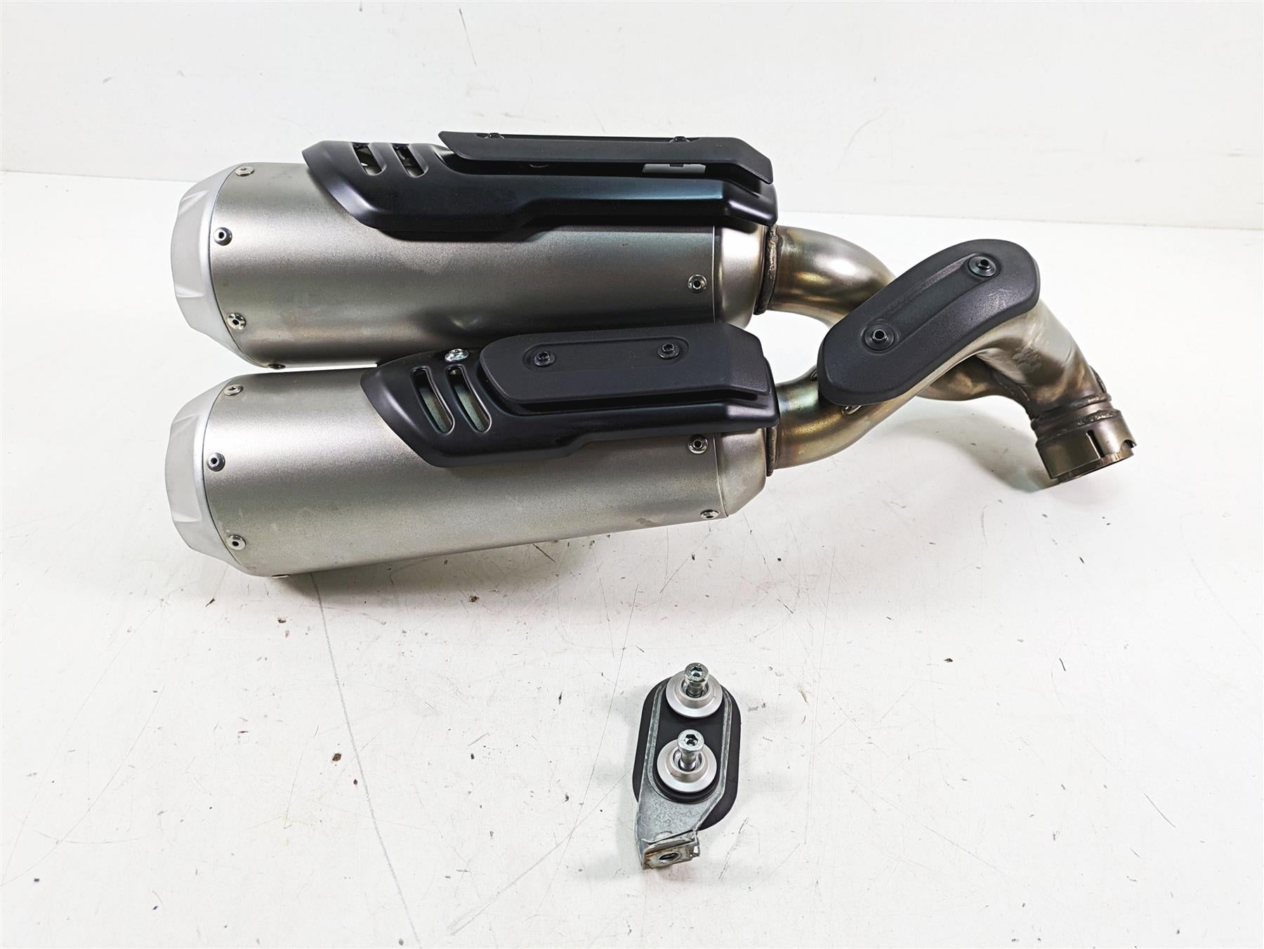 2020 Ducati Scrambler 1100 Sport Pro Exhaust Pipe Muffler Silencer 57314871A {{ shop.shopifyCountryName }} - Mototech271