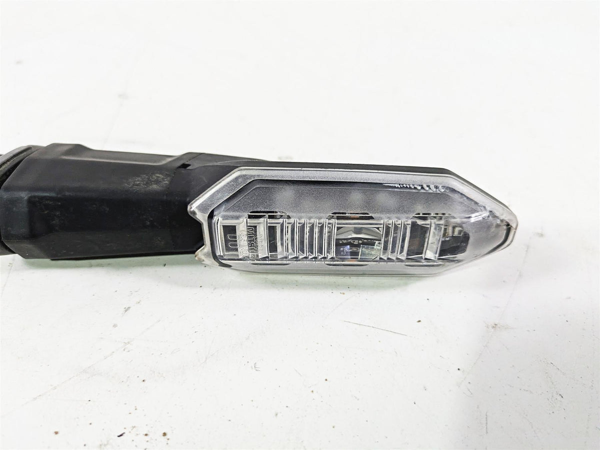 2024 Kawasaki ZX6R ZX636 Ninja Rear Right Blinker Turn Signal - Read 23037-0551 {{ shop.shopifyCountryName }} - Mototech271