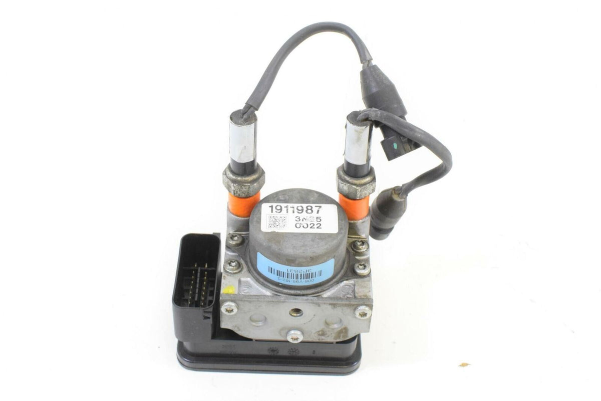 2014 Indian Chief Vintage Abs Module Brake Pump 2204981 {{ shop.shopifyCountryName }} - Mototech271