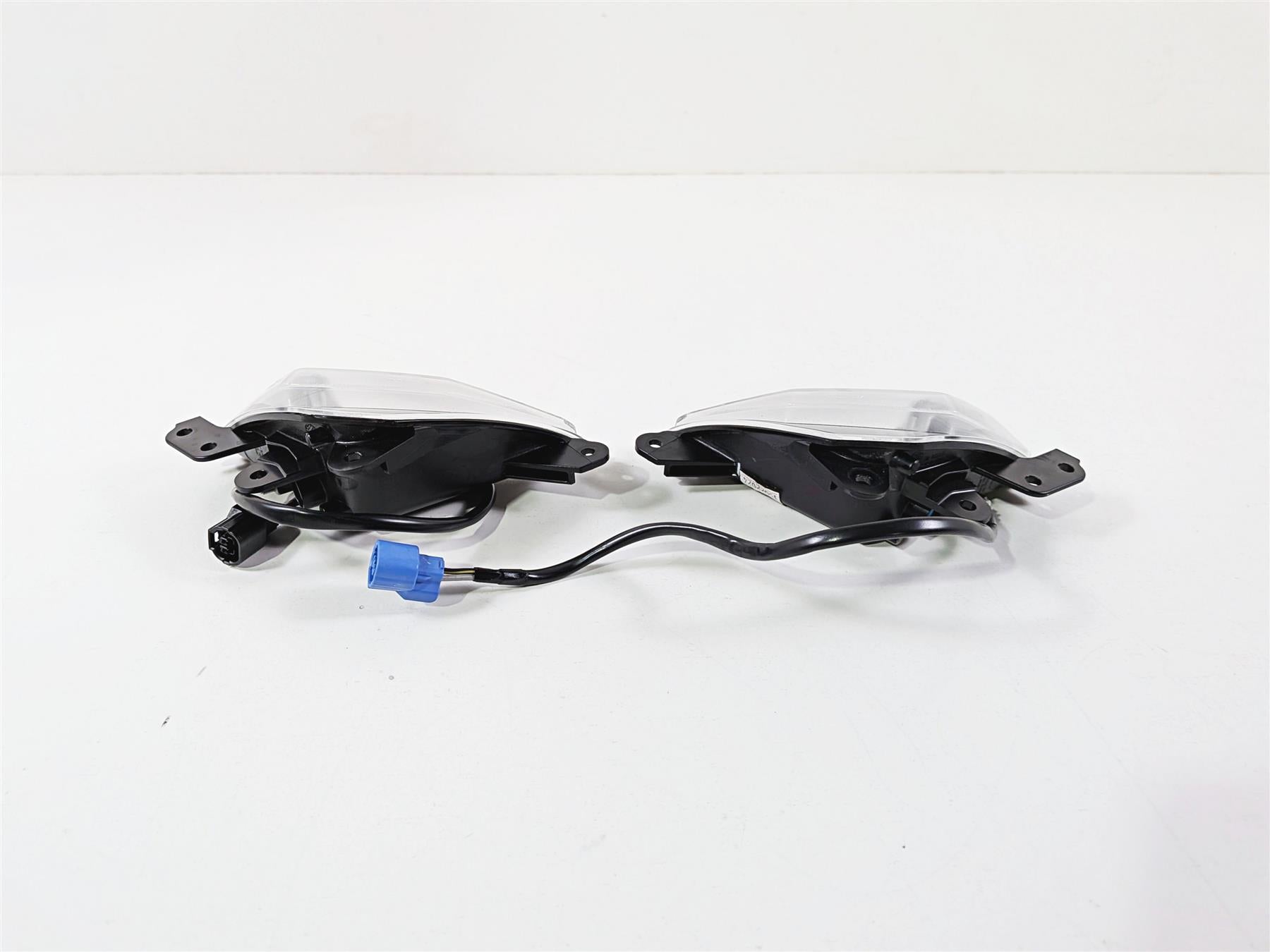 2024 Kawasaki EX500 Ninja 40th An. Front Blinker Turn Signal Set 23040-0157 {{ shop.shopifyCountryName }} - Mototech271