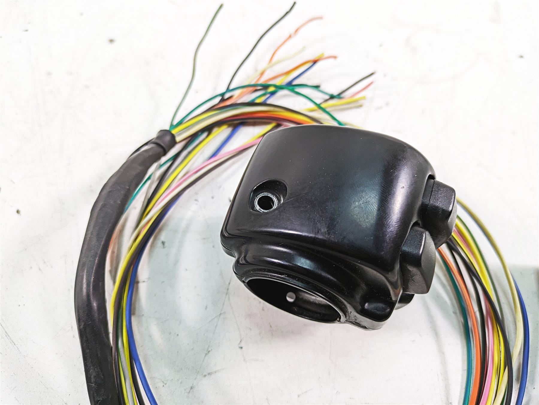 2013 Harley Touring FLHX Street Glide Left Hand Control Switch -Read 71682-06A {{ shop.shopifyCountryName }} - Mototech271