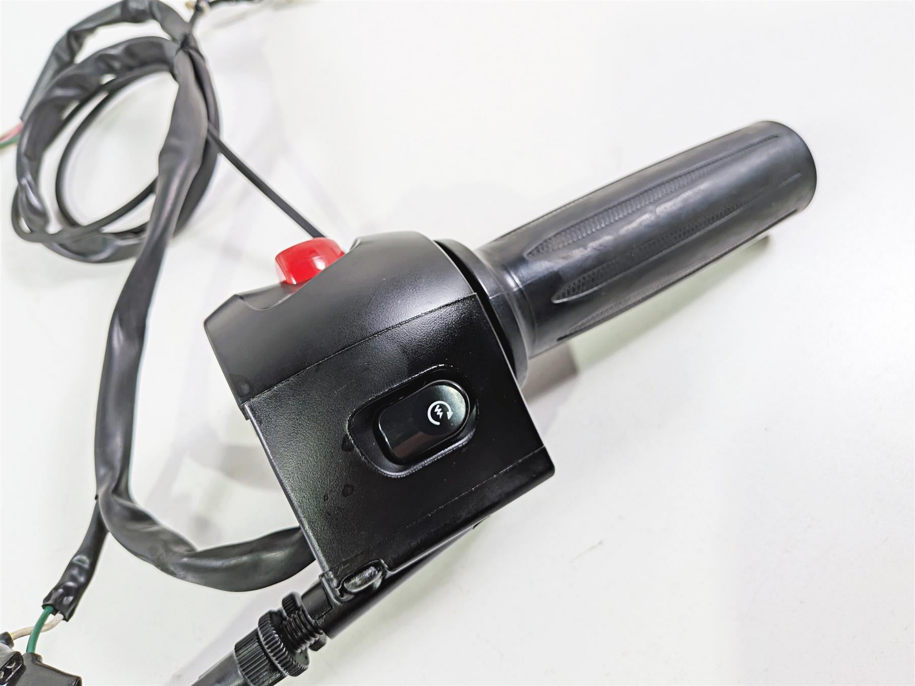 2013 Victory Vision Tour Right Hand Control Switch & Grip Heater 4011357 {{ shop.shopifyCountryName }} - Mototech271