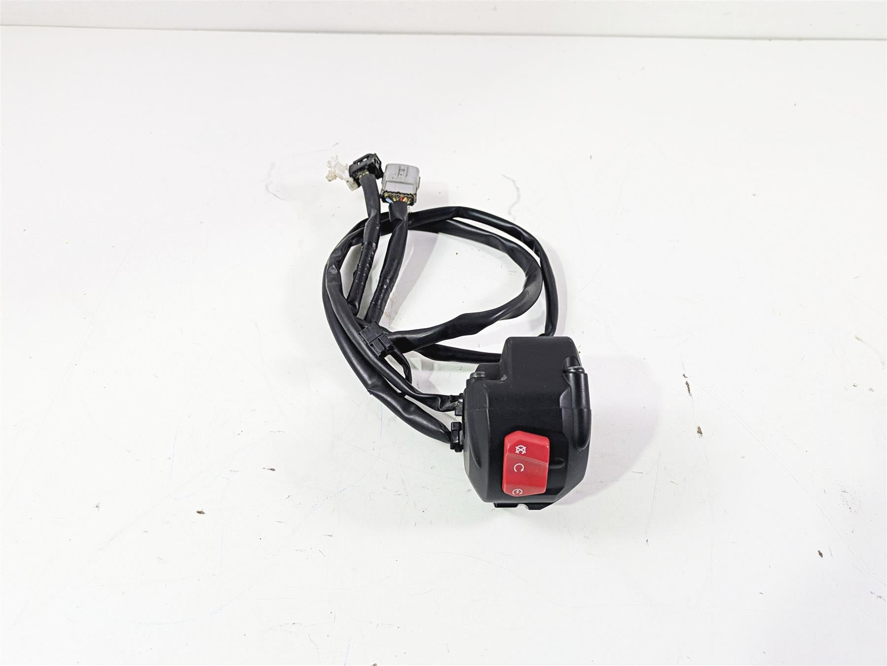 2020 Suzuki V-Strom 1050 XT Right Hand Start Stop Control Switch 57100-06L00 {{ shop.shopifyCountryName }} - Mototech271