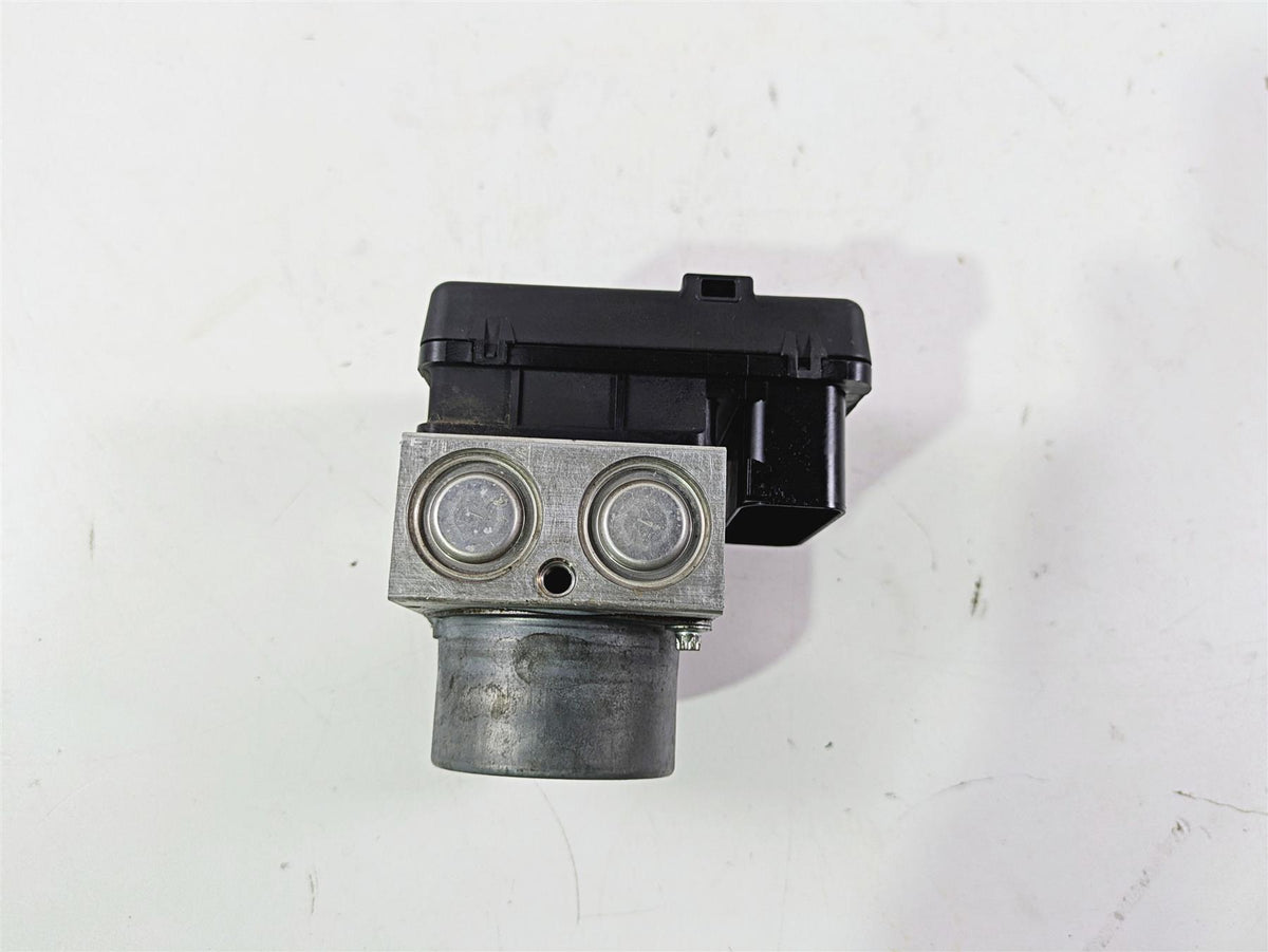 2016 Harley FXDWG Dyna Wide Glide Abs Brake Pump Module 48341-12 48340-12 {{ shop.shopifyCountryName }} - Mototech271