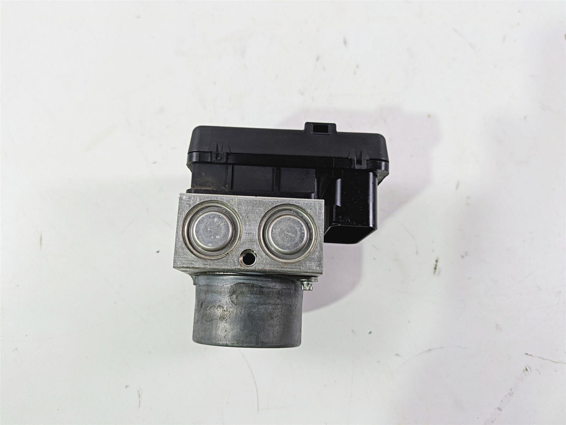 2016 Harley FXDWG Dyna Wide Glide Abs Brake Pump Module 48341-12 48340-12 {{ shop.shopifyCountryName }} - Mototech271