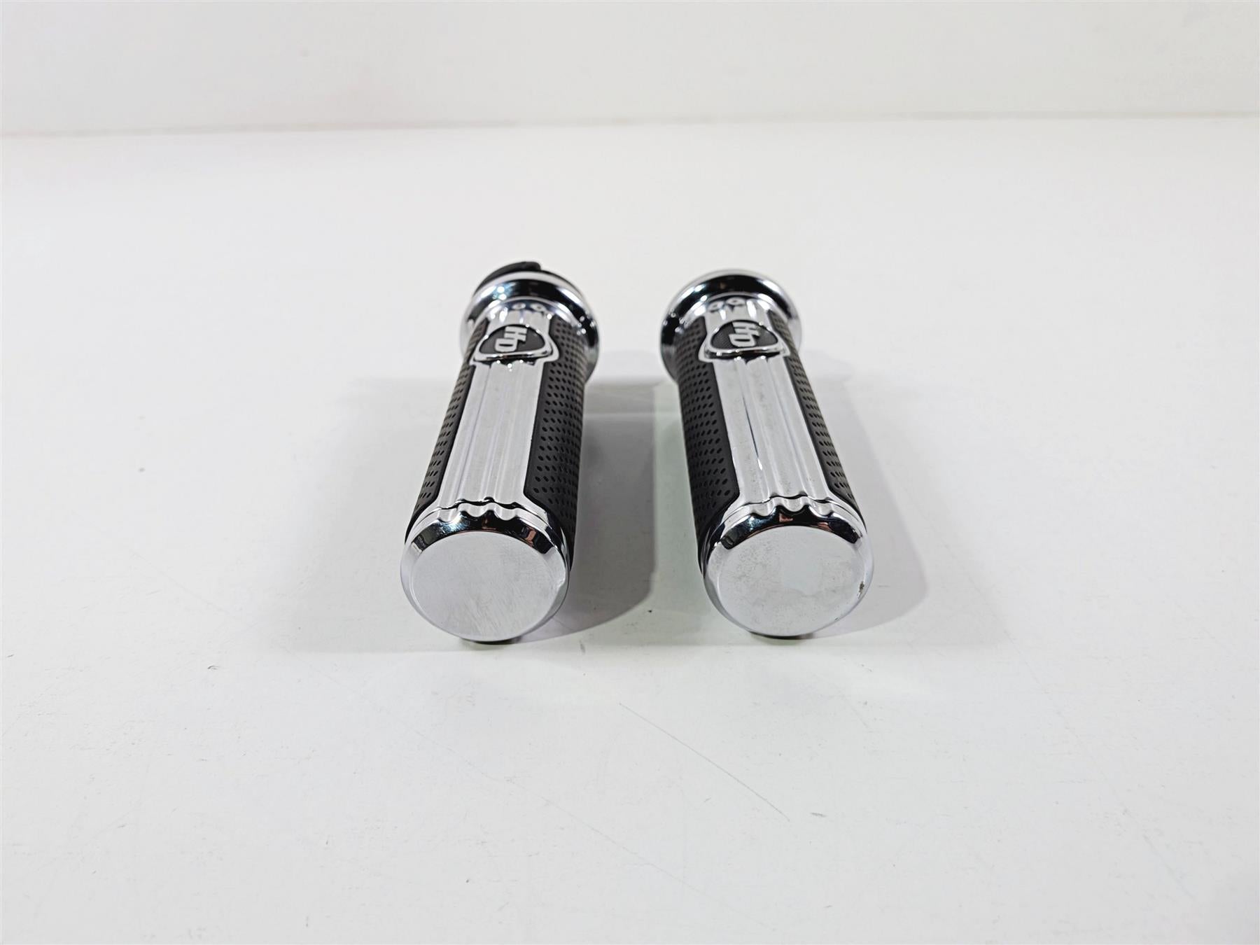 2017 Harley Touring FLHXS Street Glide Defiance Chrome Rubber Hand Grips 56100158 {{ shop.shopifyCountryName }} - Mototech271