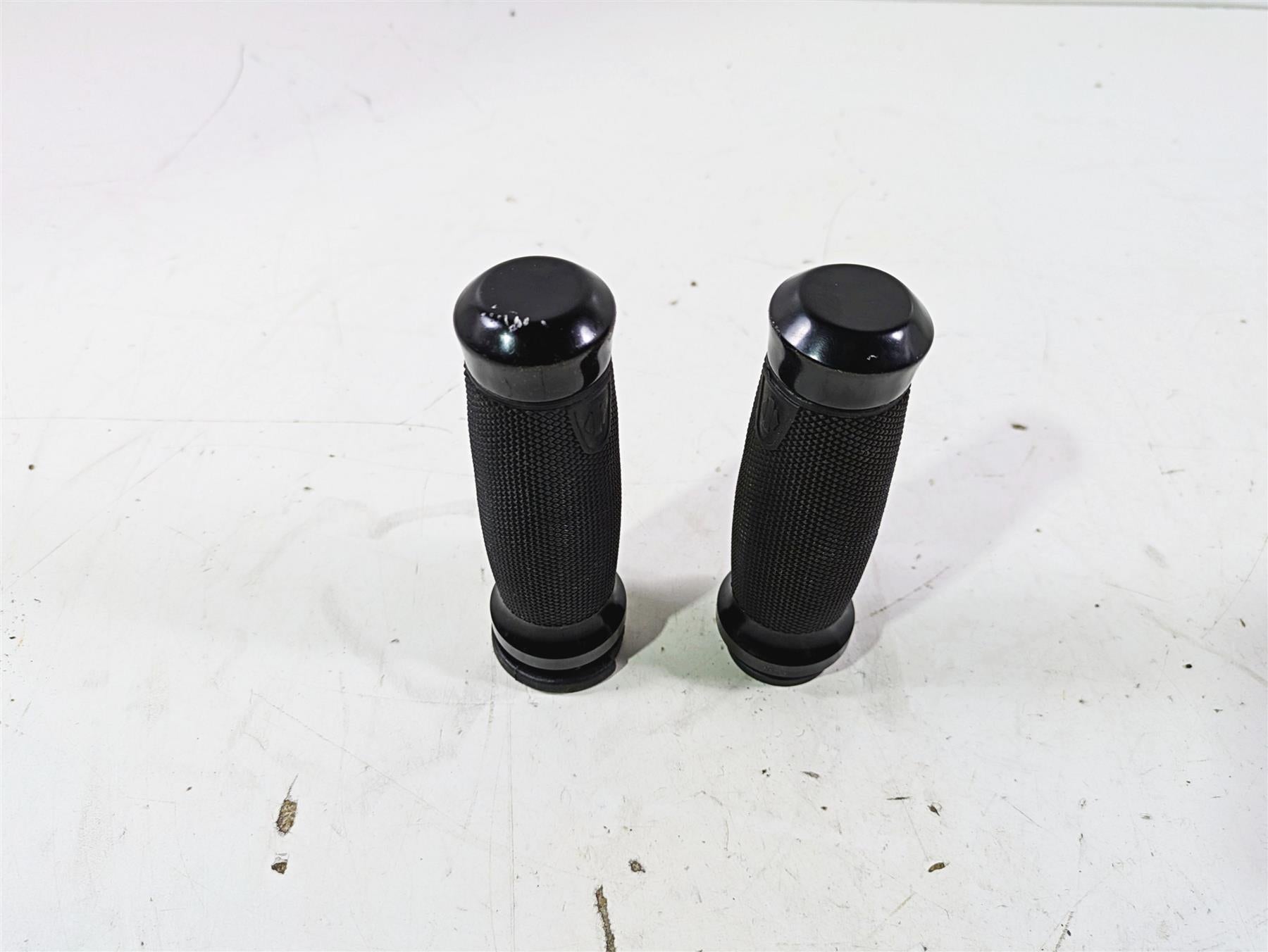 2016 Harley Touring FLTRX Road Glide Get-A-Grip Magnum Hand Grip Set 56100036