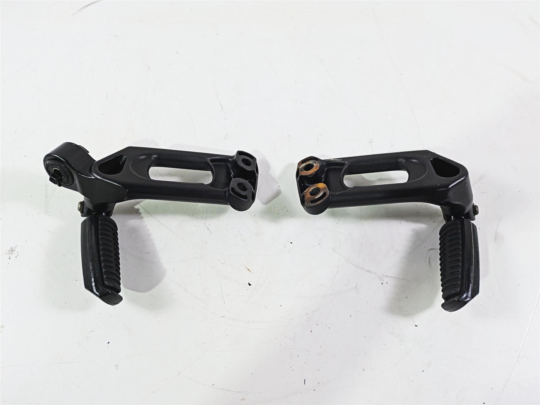2016 Harley VRSCDX Night Rod Rear Passenger Footpeg Set 51722-07 51723-07 {{ shop.shopifyCountryName }} - Mototech271