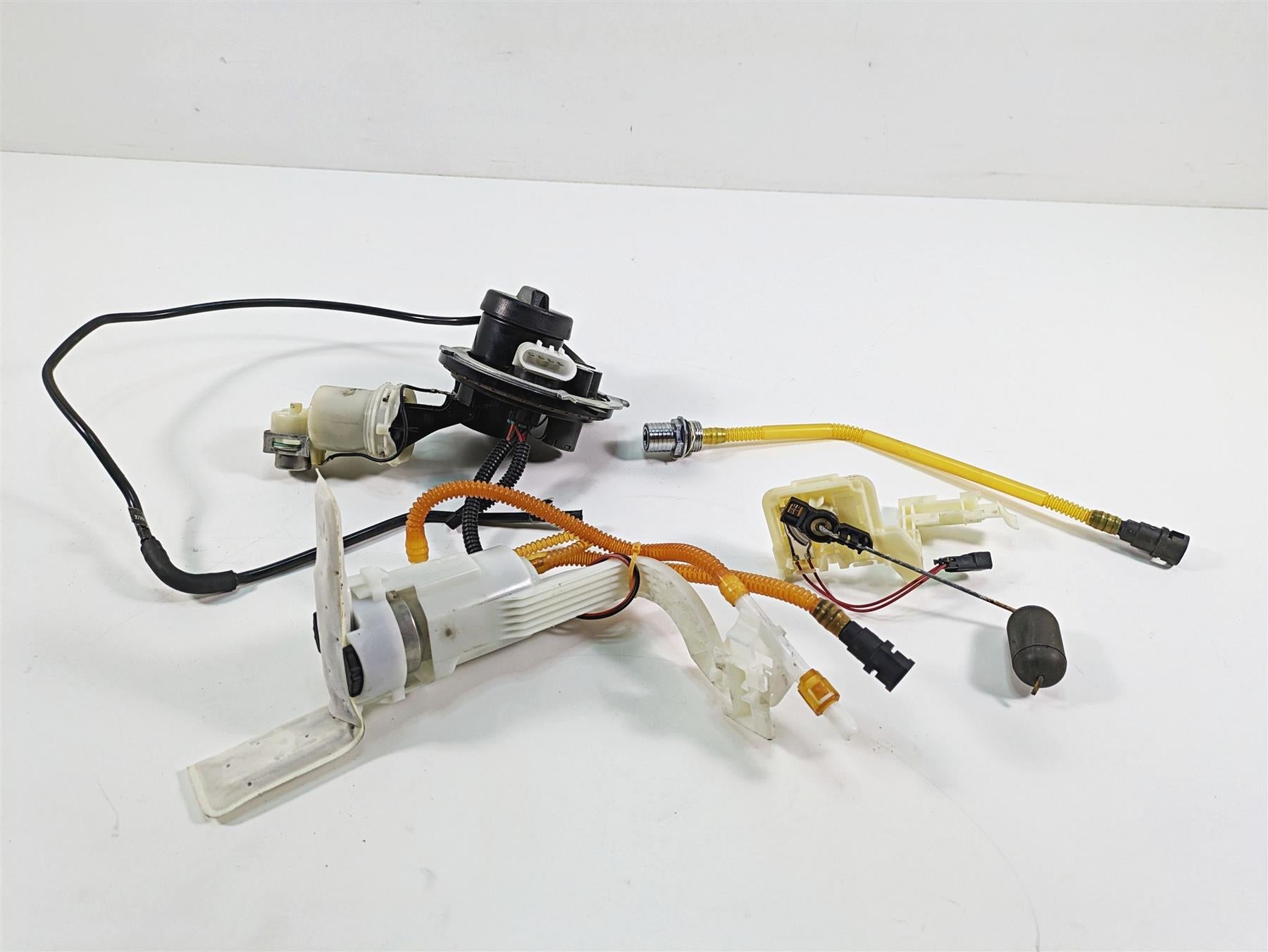 2013 Harley Touring FLHX Street Glide Fuel Gas Petrol Pump 62908-08 75069-08C | Mototech271