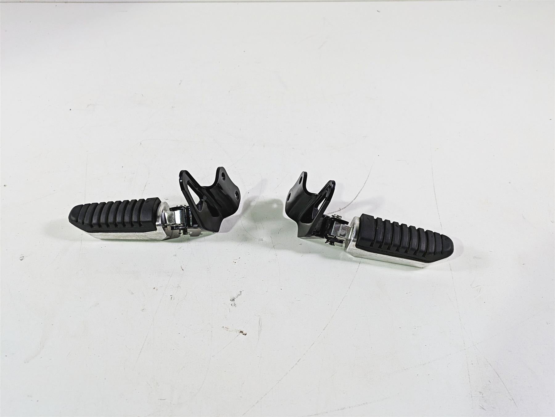 2016 Suzuki M109R VZR1800 Boulevard Rear Passenger Footpeg Set 43600-48G00 {{ shop.shopifyCountryName }} - Mototech271