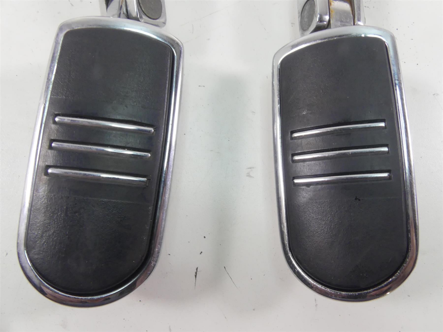 2013 Harley Touring FLTRX Road Glide Front Floorboards & Rear Footpegs 50518-09 {{ shop.shopifyCountryName }} - Mototech271