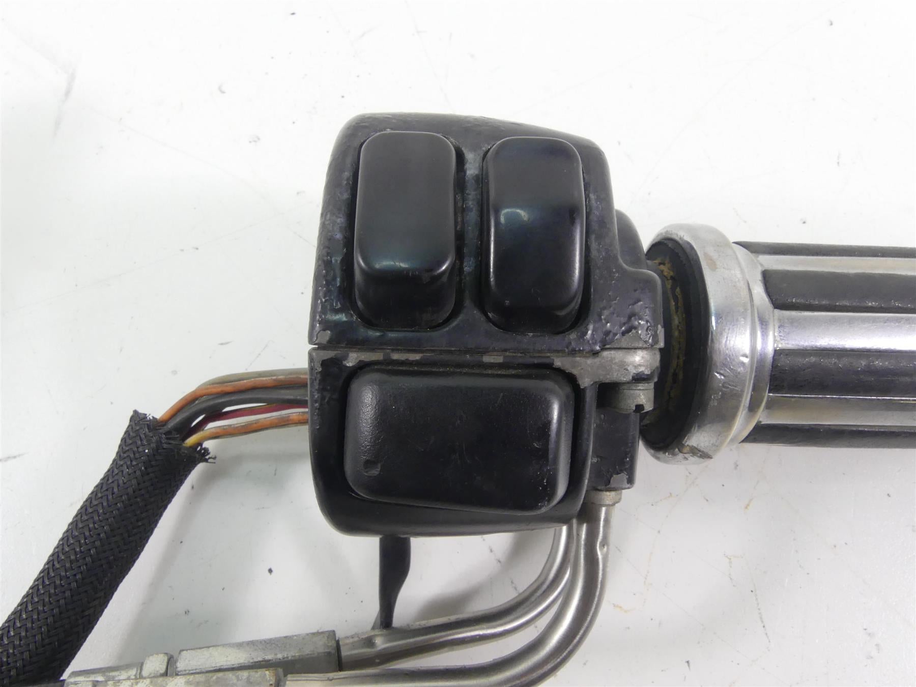 2011 Harley FXDWG Dyna Wide Glide Right Hand Control Switch - Read 71684-06A {{ shop.shopifyCountryName }} - Mototech271