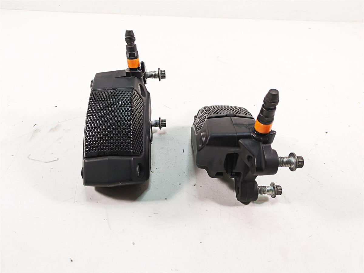2018 Harley Touring FLHXSE CVO Street Glide Front Brake Caliper Set 41300209 {{ shop.shopifyCountryName }} - Mototech271