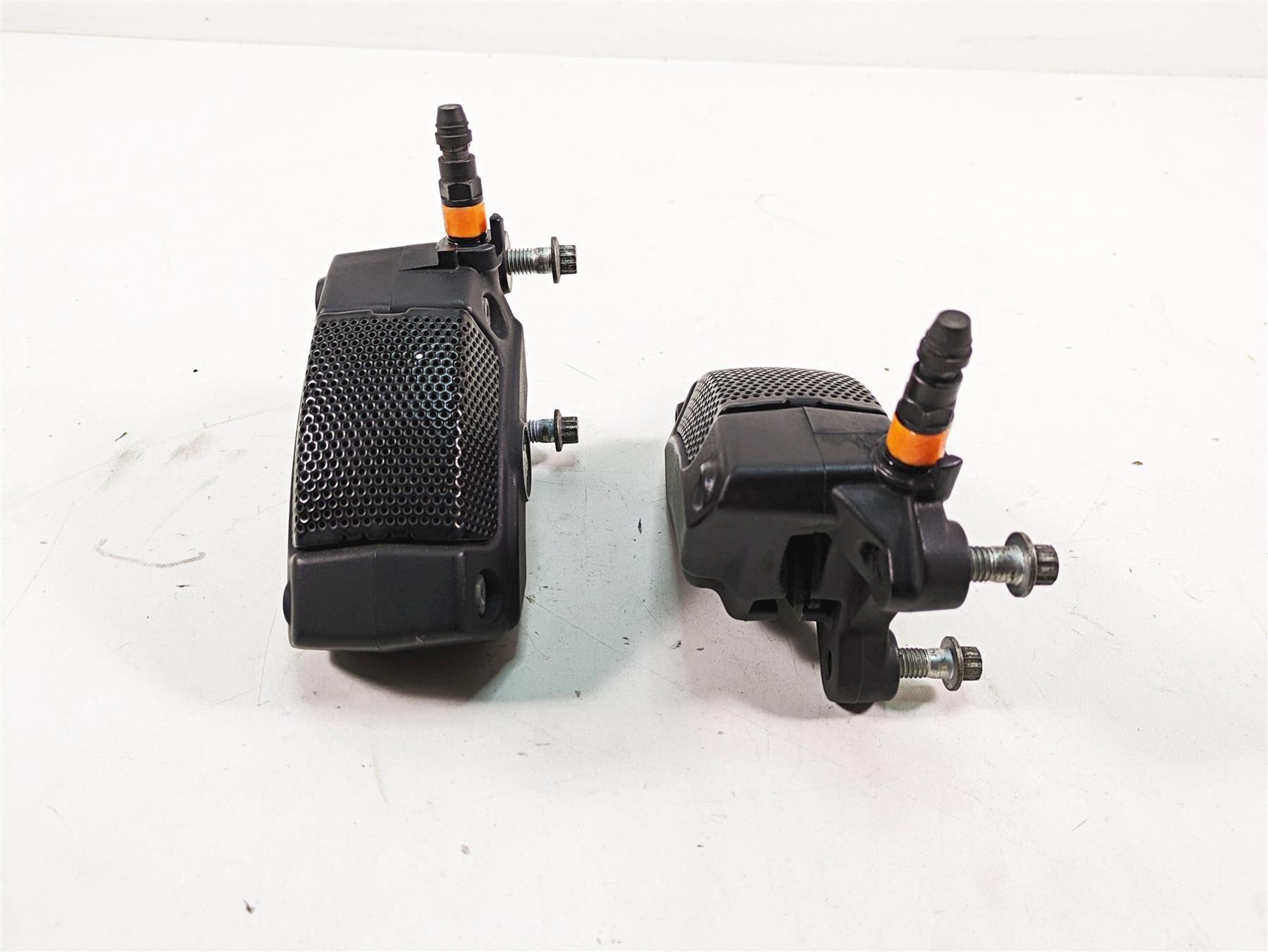2018 Harley Touring FLHXSE CVO Street Glide Front Brake Caliper Set 41300209 {{ shop.shopifyCountryName }} - Mototech271