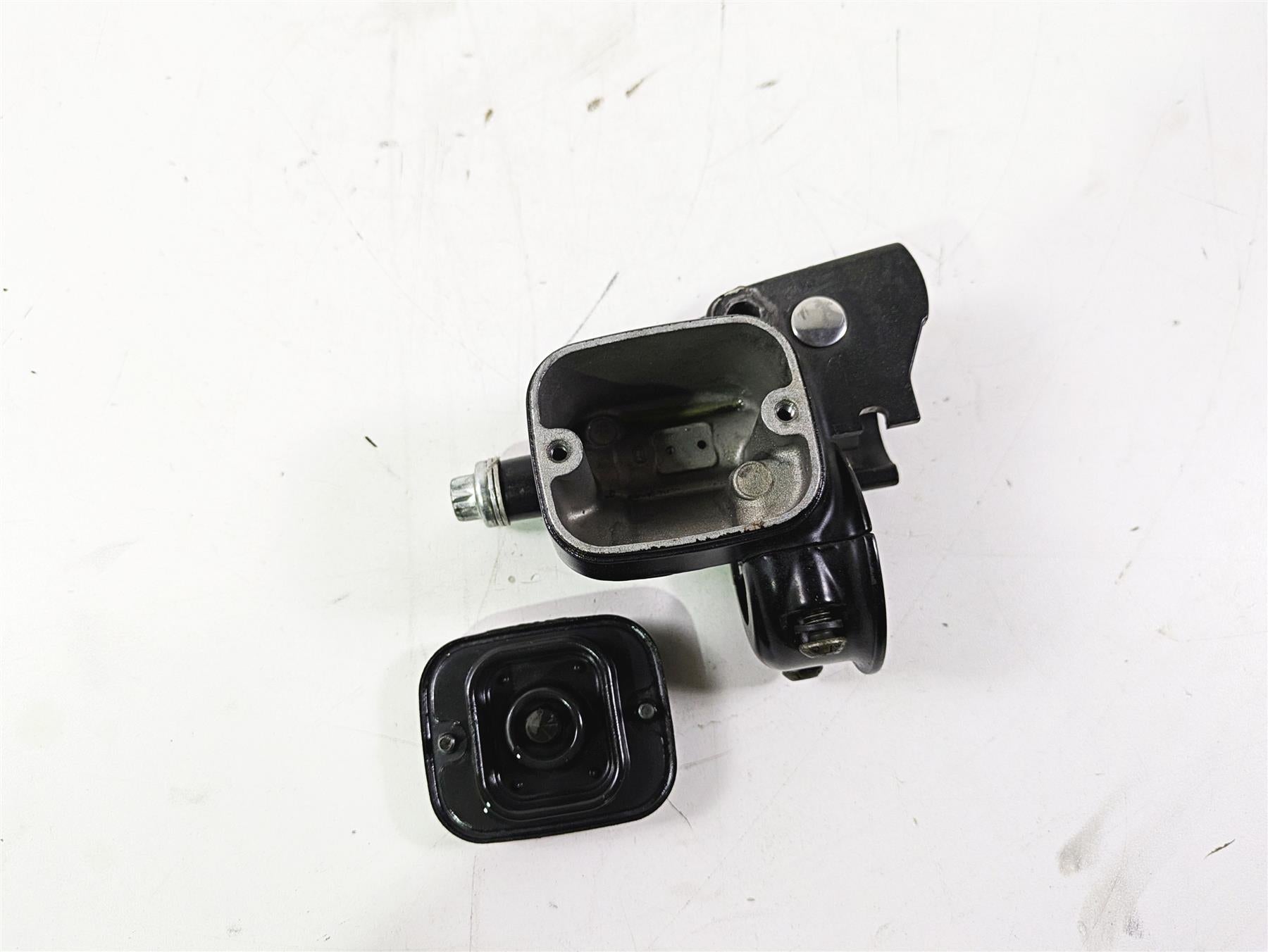 2002 Harley Dyna FXDL Low Rider Front Brake Master Cylinder 9/16" 45019-96F {{ shop.shopifyCountryName }} - Mototech271